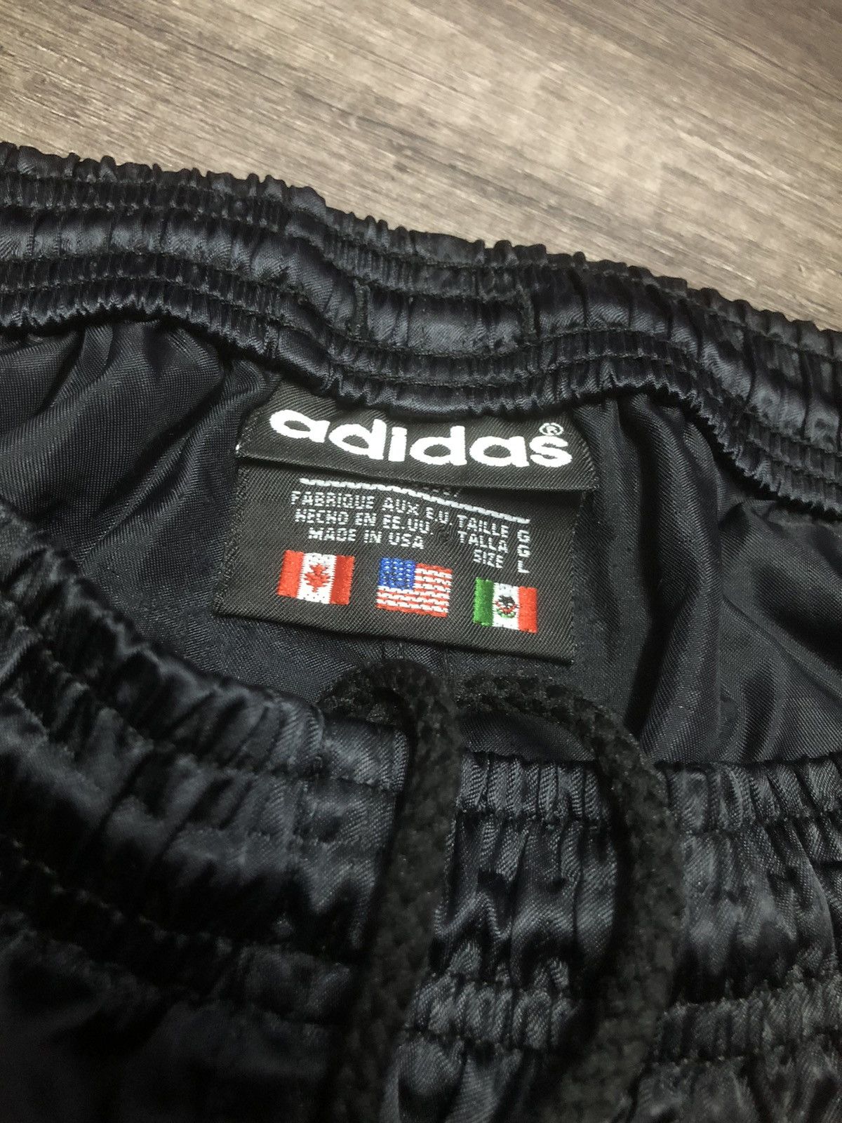 Adidas × Vintage Vintage Adidas Short Pant Sportswear Stretchable Waist Size US 34 / EU 50 - 13 Thumbnail