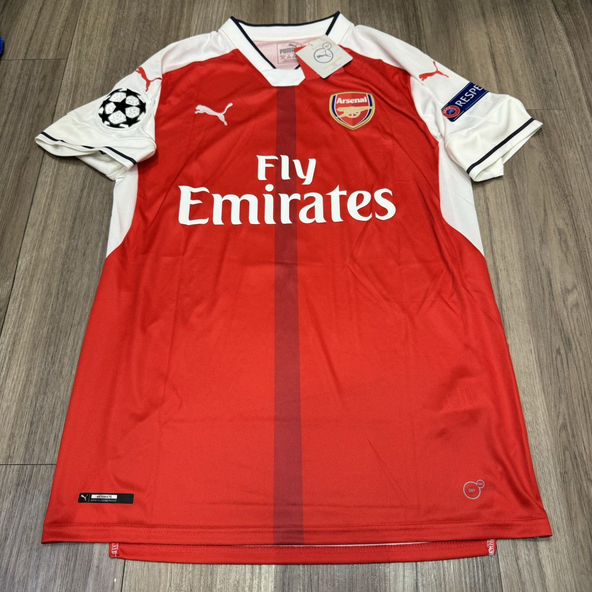 Puma Arsenal 16/17 home shirt #11 ozil (bnwt) Size US M / EU 48-50 / 2 - 1 Thumbnail