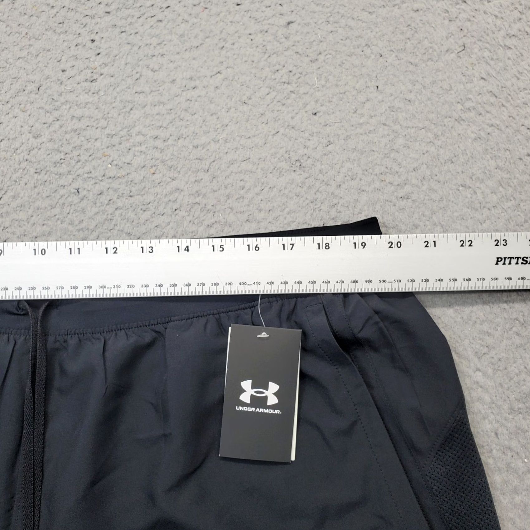 Under Armour Under Armour Running Shorts Mens 2XL Black Fitted Side Slit Athletic Shirt Shorts Mens 2XL Black Size US 39 - 5 Thumbnail