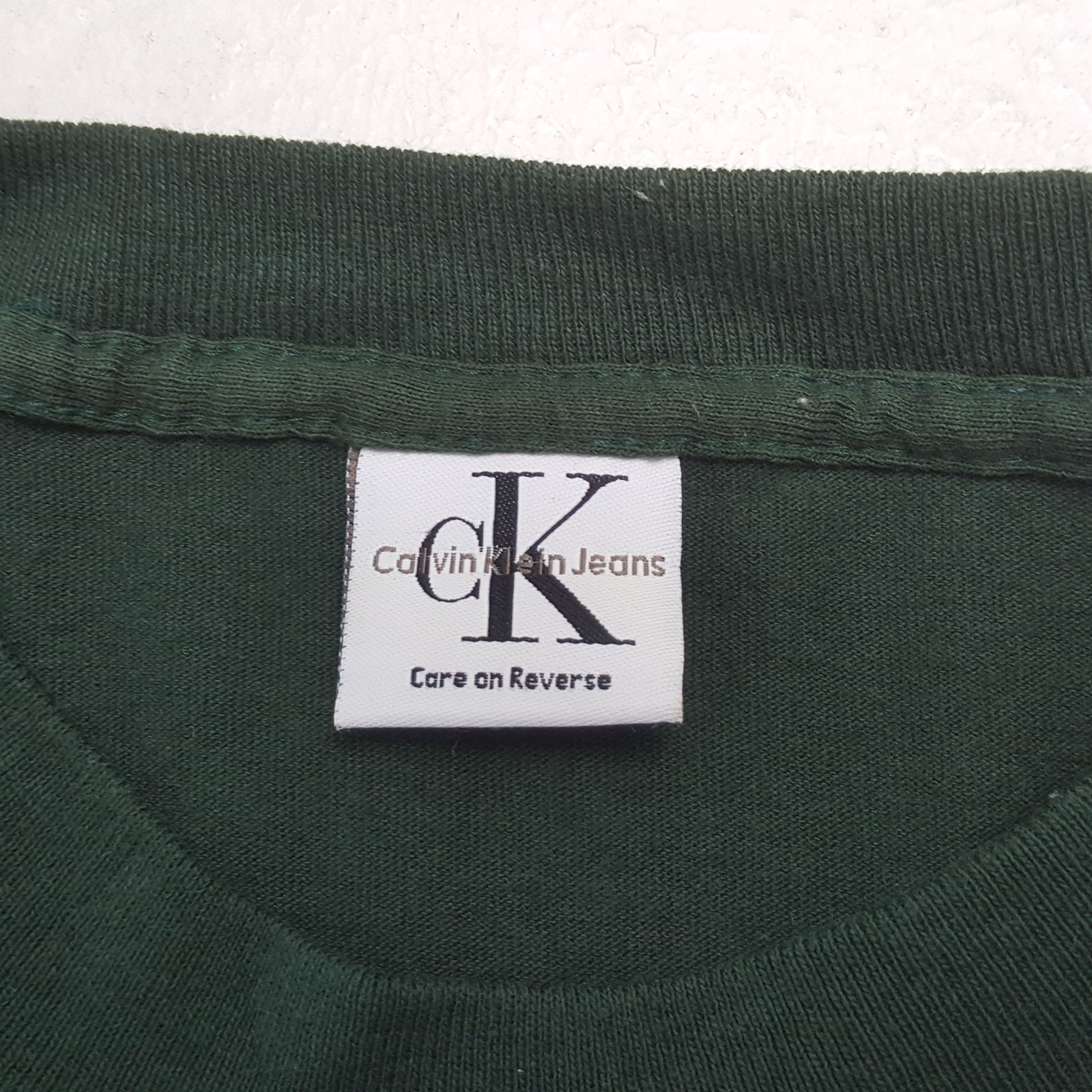 Calvin Klein Calvin Klein Fashion Brand Tshirt RR20 Size US L / EU 52-54 / 3 - 4 Thumbnail