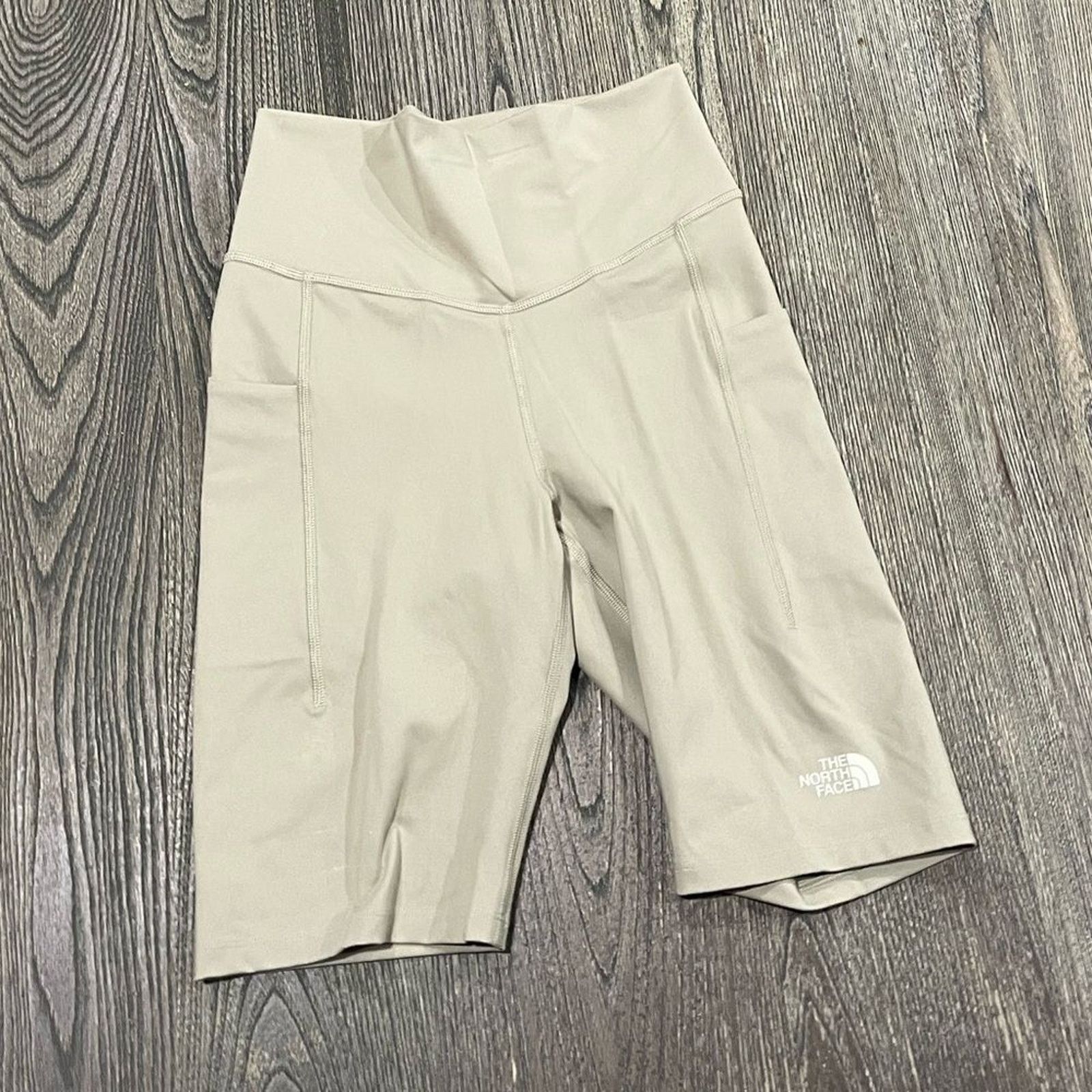 The North Face NWOT The North Face Motivation High-Rise Pocket Shorts 9" Size 28" / US 6 / IT 42 - 1 Thumbnail