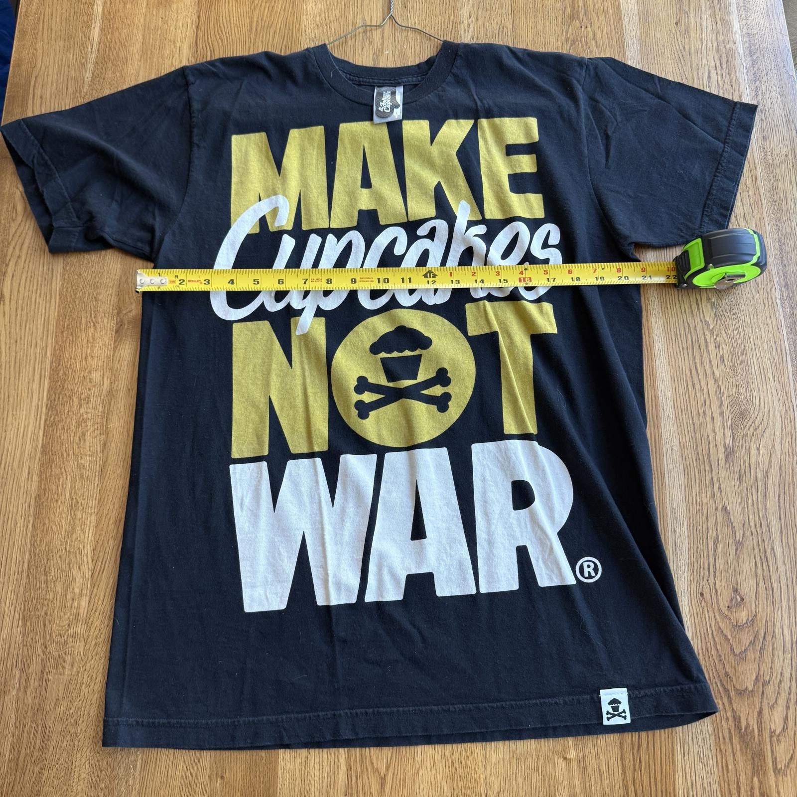 Unknown London Johnny Cupcakes Graphic T-Shirt Make Cupcakes Not War Size L Size US L / EU 52-54 / 3 - 2 Thumbnail