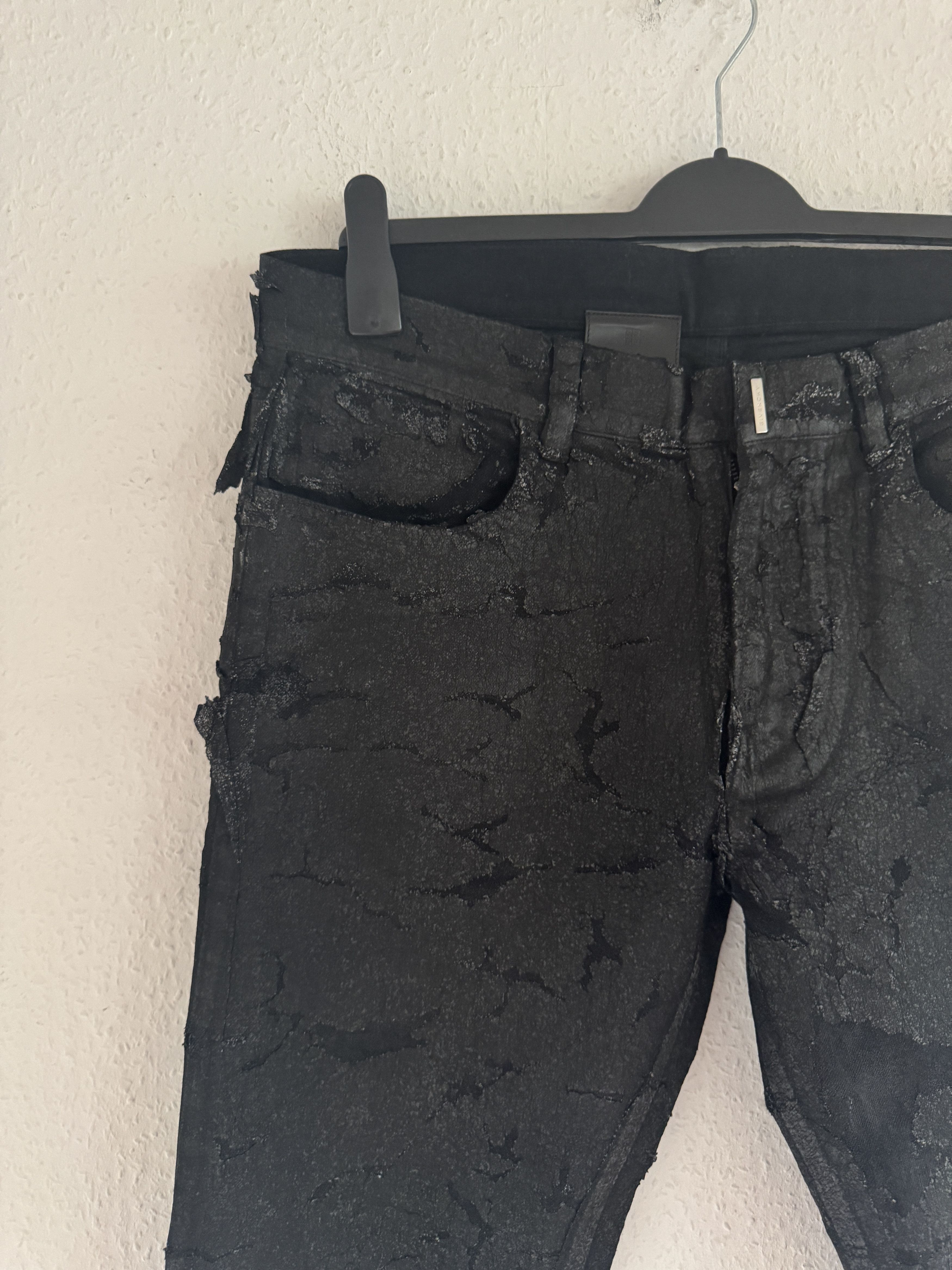 Cracked Paint Slim-Fit Denim Pants – Black