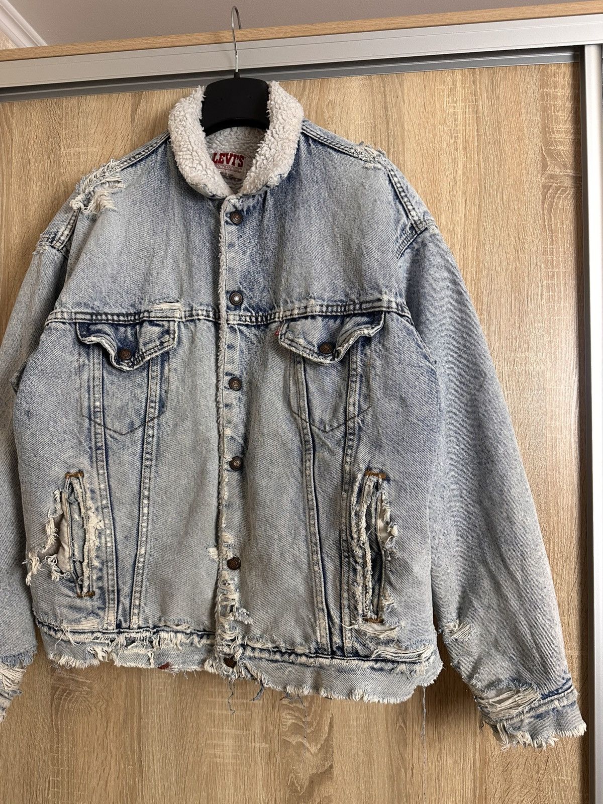 Levi's 🔥 Levis Vintage Trashed Distressed Sherpa Trucker Jacket Size US L / EU 52-54 / 3 - 12 Thumbnail