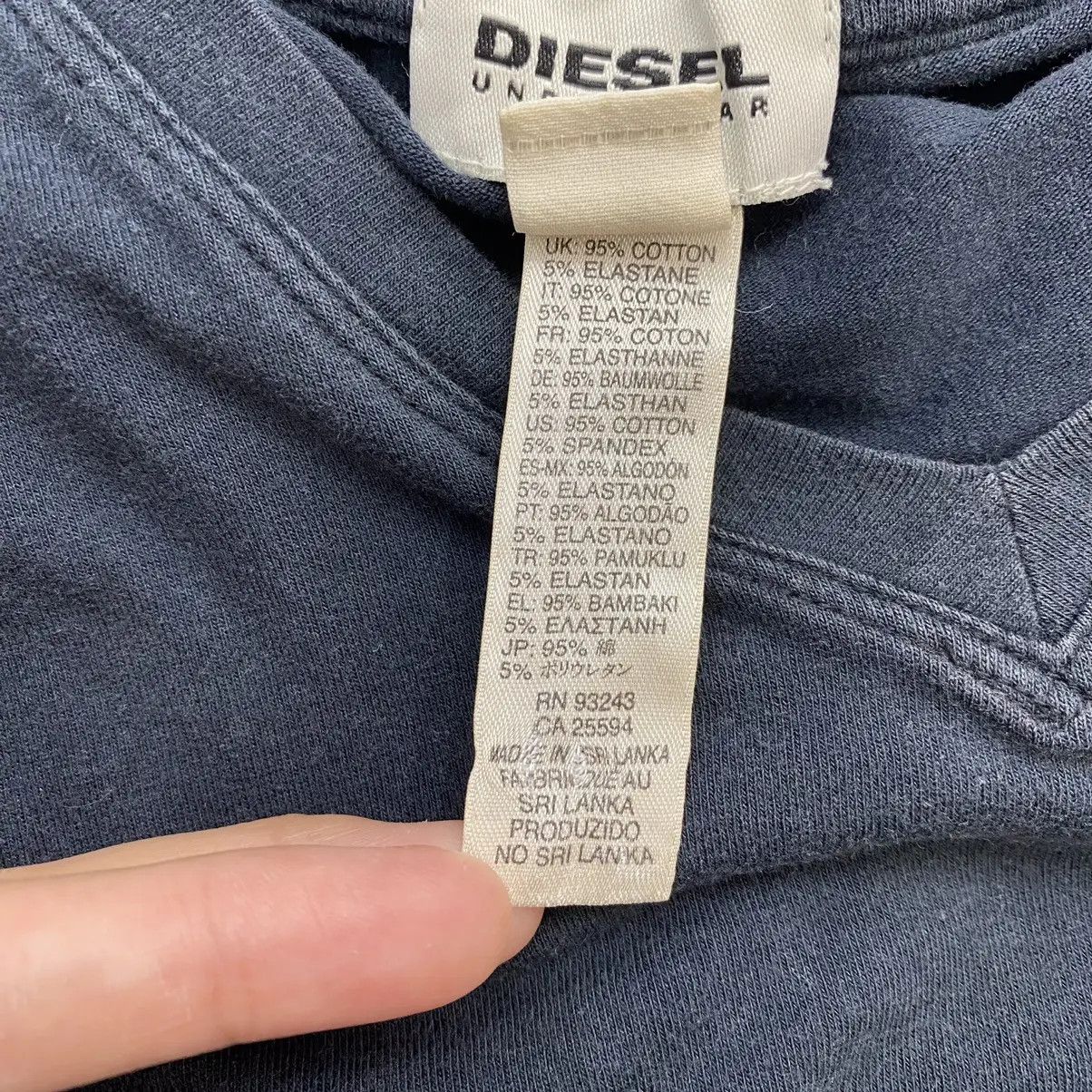 Diesel DIESEL ITALY Minimalist Design V Neck Plain Tee Shirt Top Size M / US 6-8 / IT 42-44 - 6 Thumbnail