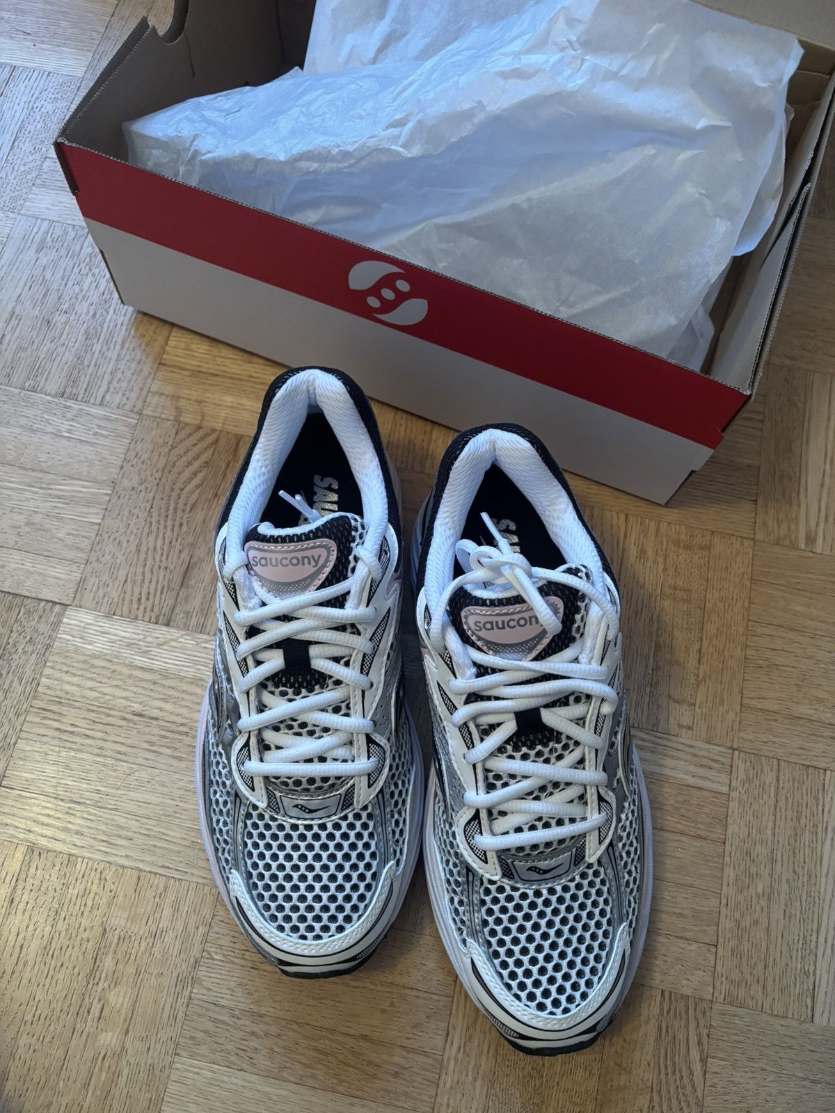 Saucony Saucony Progrid Omni 9 Silver Pink Size US 9 / IT 39 - 2 Thumbnail