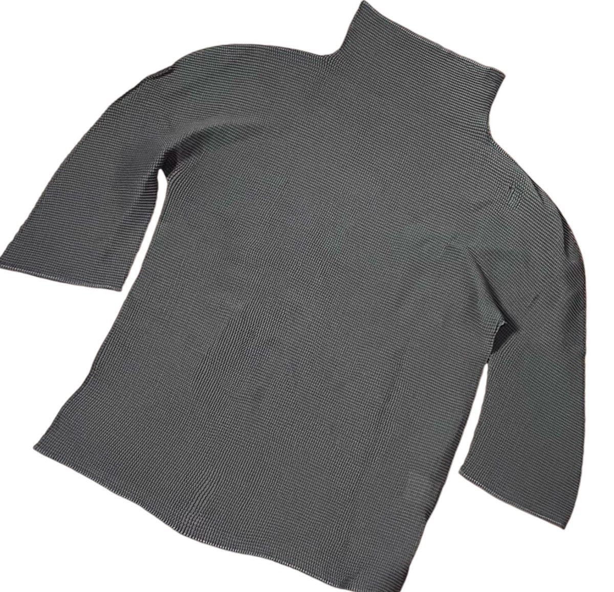 Homme Plisse Issey Miyake TAX FREE 🇺🇸 Issey miyake me pleats turtleneck longsleeve Size S / US 4 / IT 40 - 2 Thumbnail