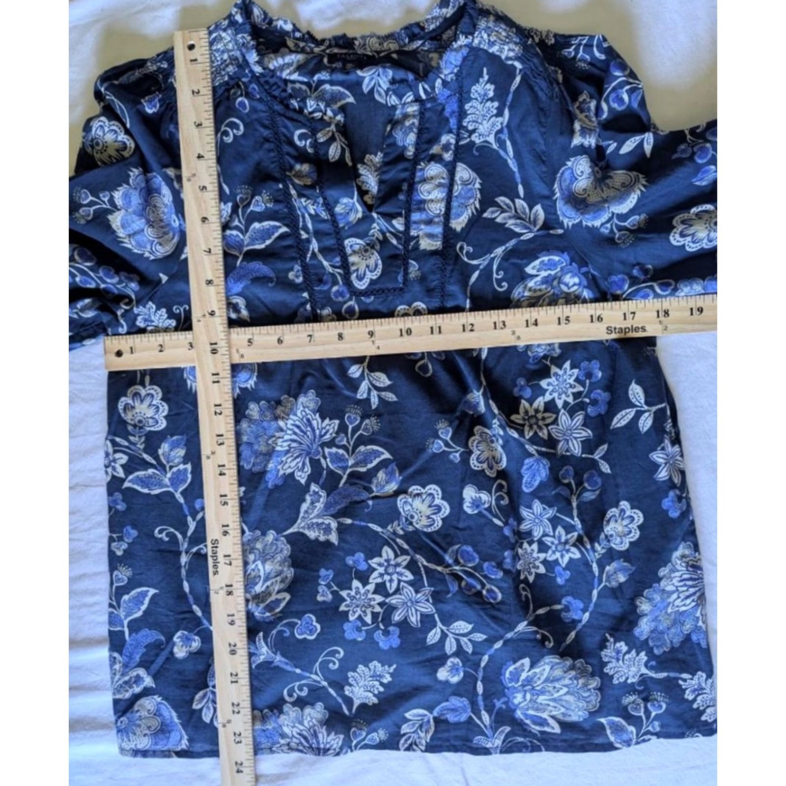 Talbots Talbots Blouse Long Sleeve Navy Floral Peasant Top Women MP Preppy 100% Cotton EUC Ladies Petite Blue Size M / US 6-8 / IT 42-44 - 8 Thumbnail