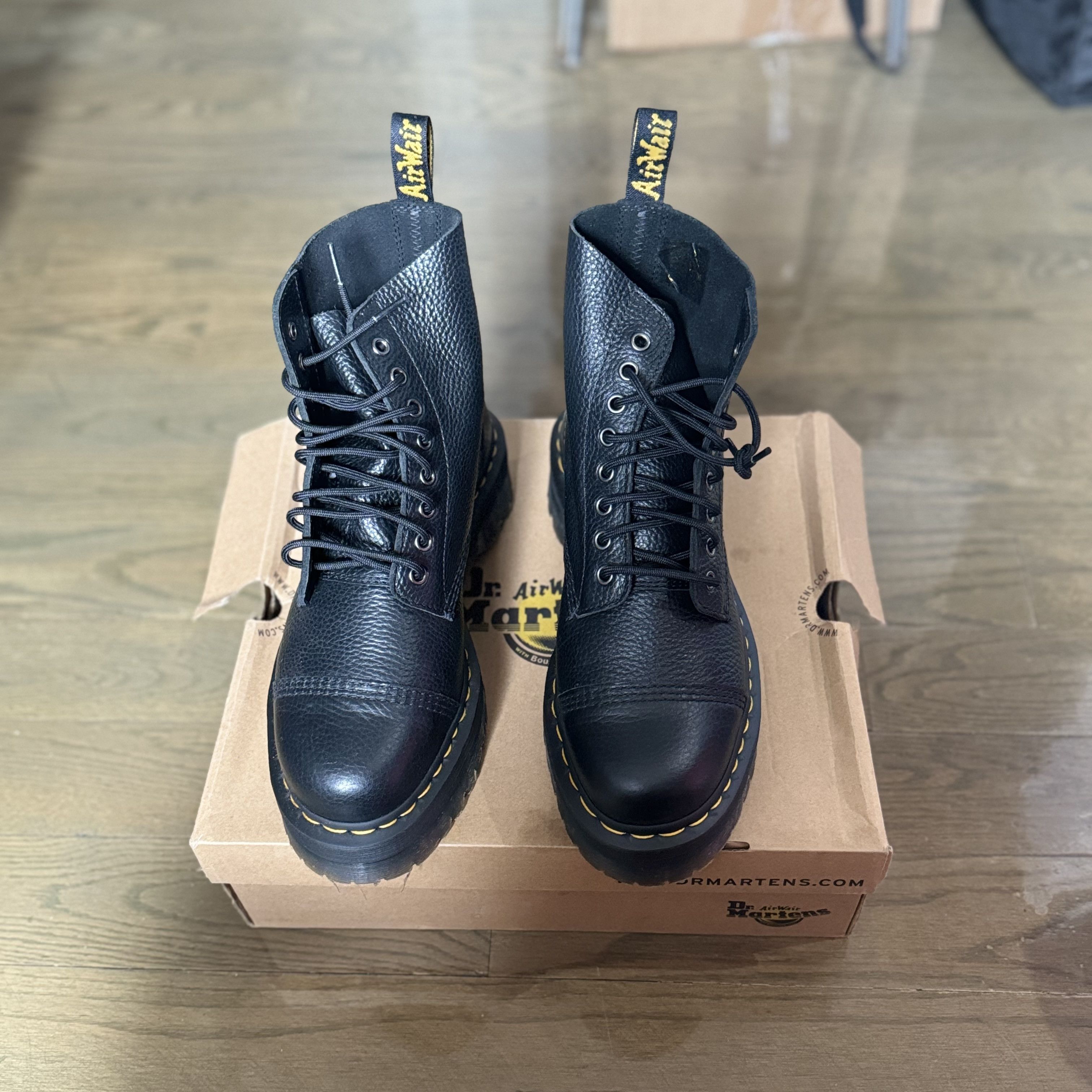 Dr. Martens BOOTS PLATEFORMES SINCLAIR EN CUIR MILLED NAPPA Size US 10 / EU 43 - 1 Thumbnail