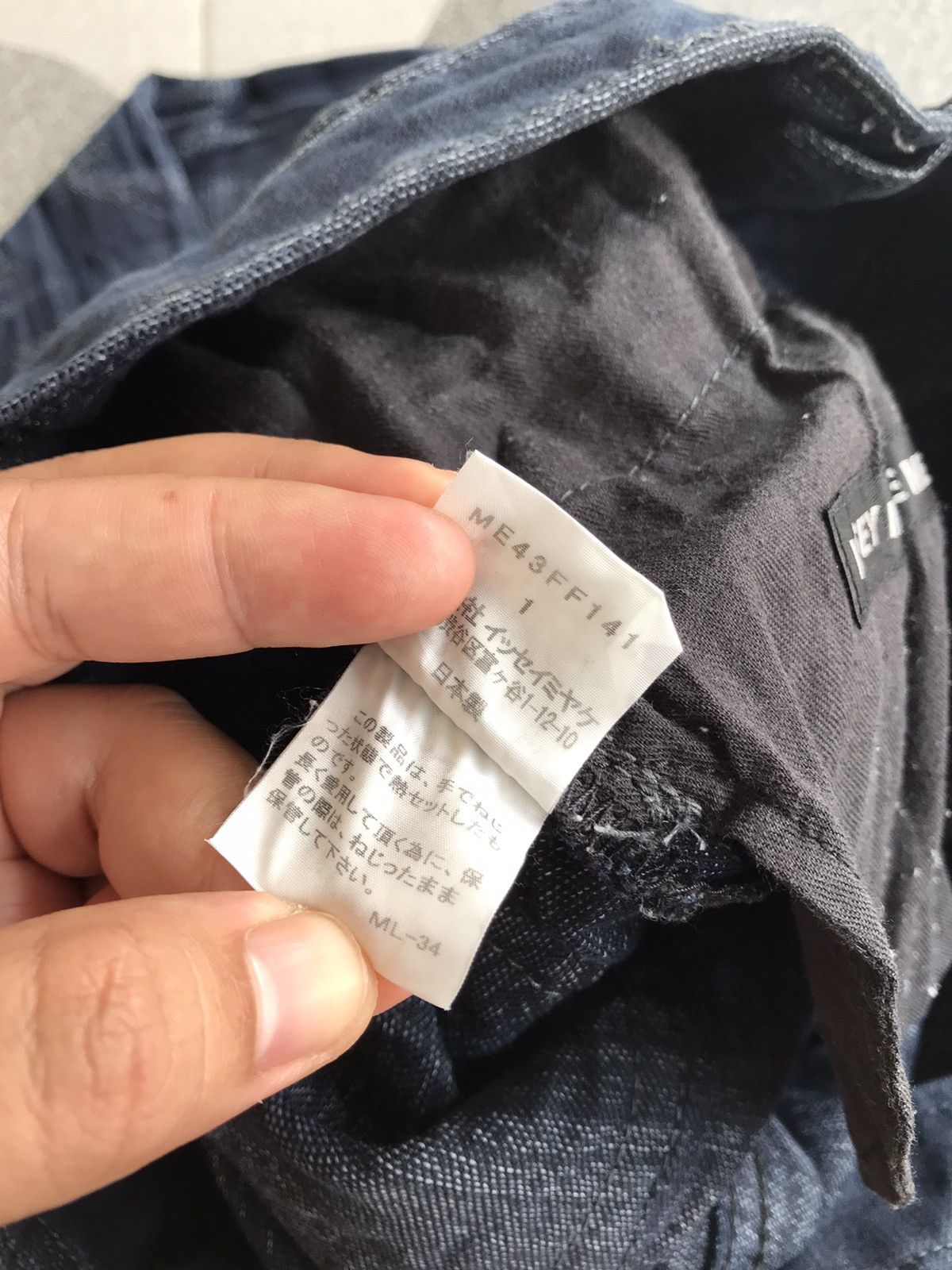Final Home × Issey Miyake × Japanese Brand Issey Miyake Men Crinkle Effect Jeans Size US 30 / EU 46 - 11 Thumbnail