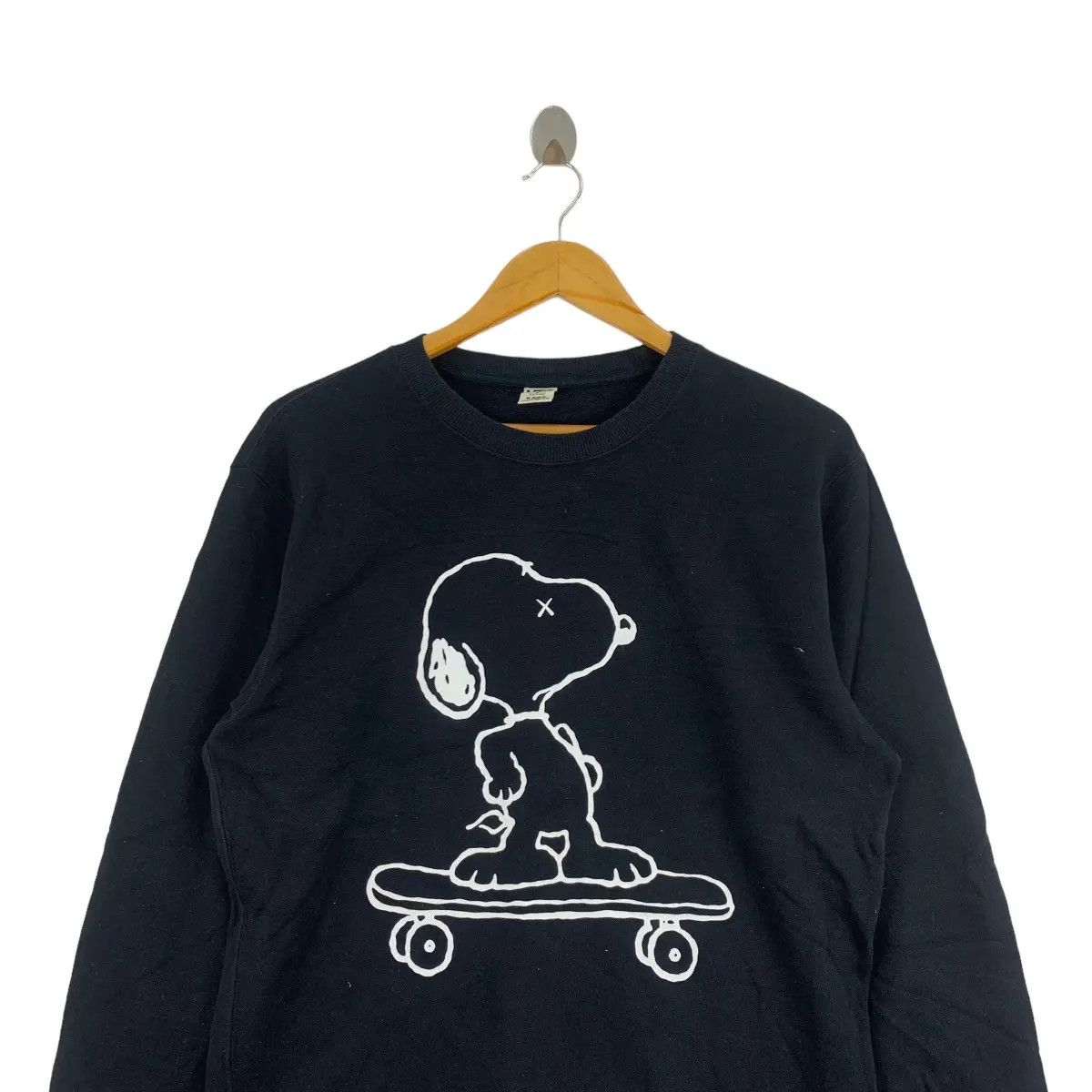 Kaws × Peanuts × Uniqlo UT x KAWS x PEANUTS Snoopy Character With Skateboard Print Size US M / EU 48-50 / 2 - 3 Thumbnail
