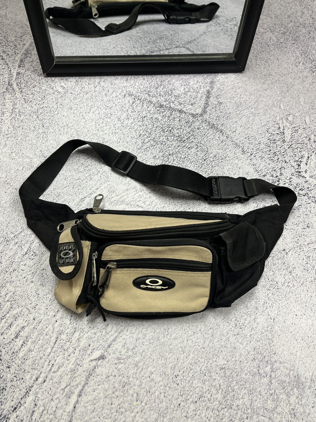 Oakley Vintage 00's Oakley Software 72K Technical Messenger Bag