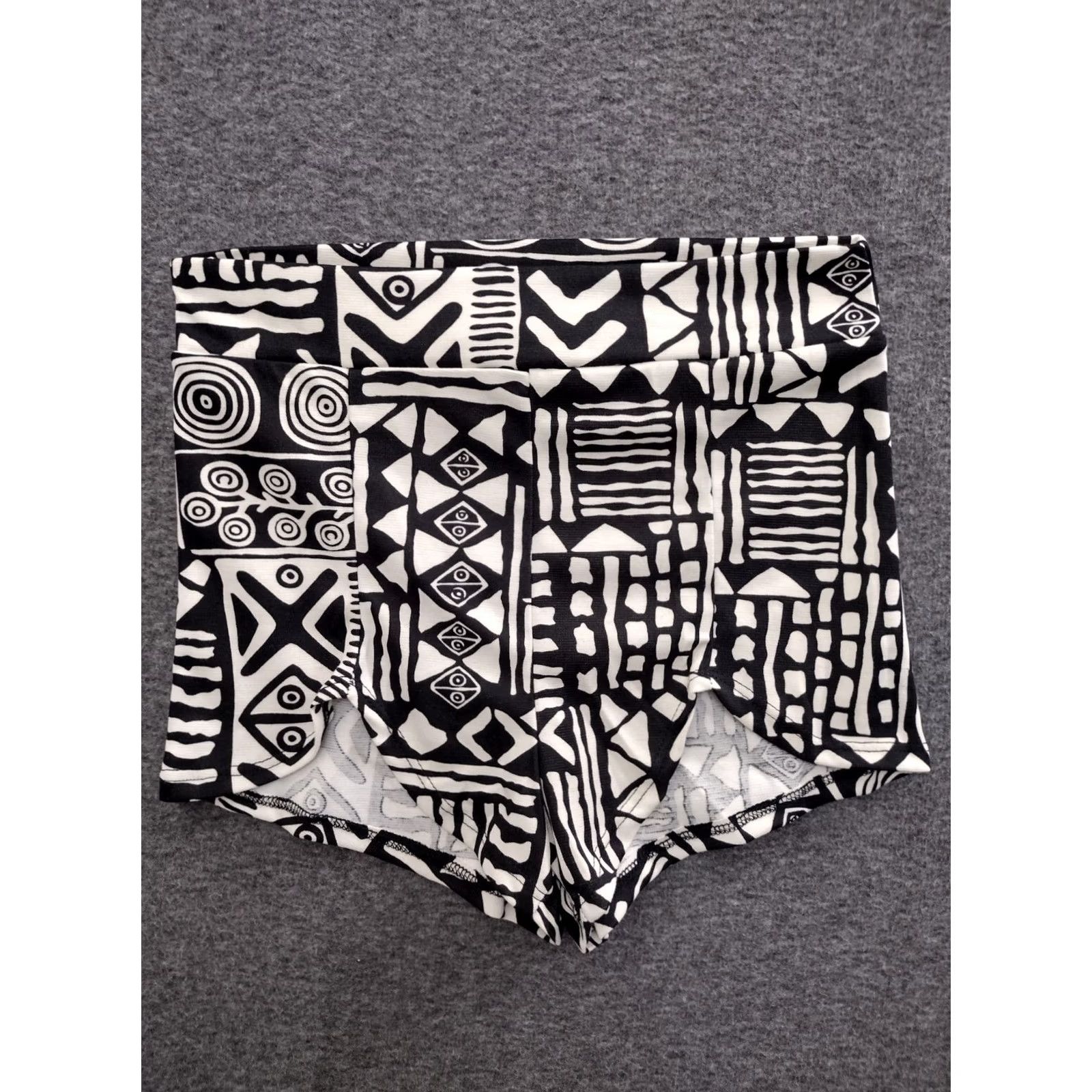 Vintage Codigo Women's Black and White Aztec Print Mini Chino Shorts Preppy Size L Size 36" / US 14 / IT 50 - 2 Thumbnail