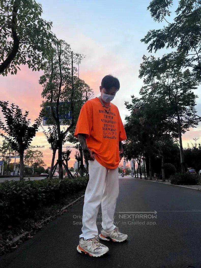 Balenciaga Balenciaga Seven Languages Loose Fit Short Sleeve T-Shirt Size US M / EU 48-50 / 2 - 5 Thumbnail