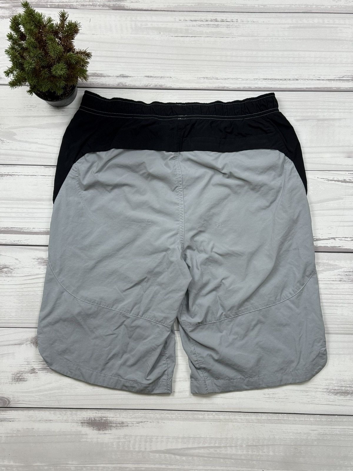 Nike Vintage Nike nylon shorts Size US 31 - 4 Thumbnail