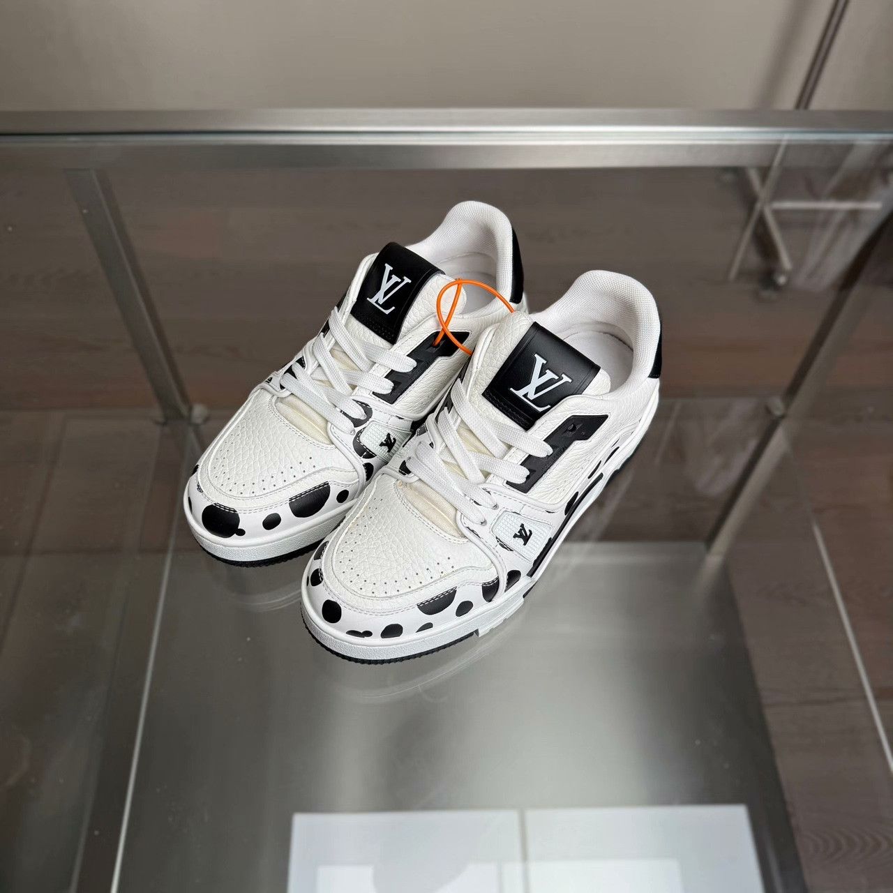Louis Vuitton Louis Vuitton Training Lowtop Sneakers 36 Men Size US 5 / EU 37 - 1 Thumbnail