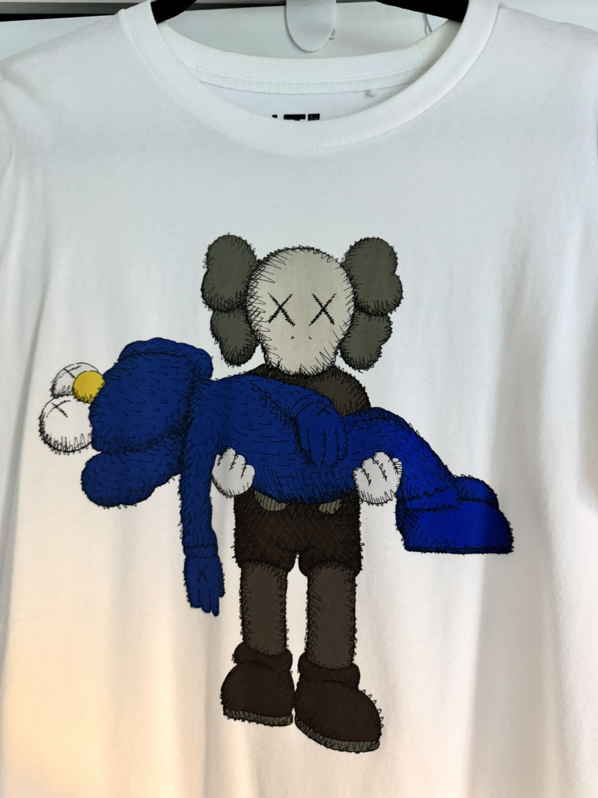 Kaws × Uniqlo Kaws Uniqlo Tee Size US M / EU 48-50 / 2 - 2 Thumbnail