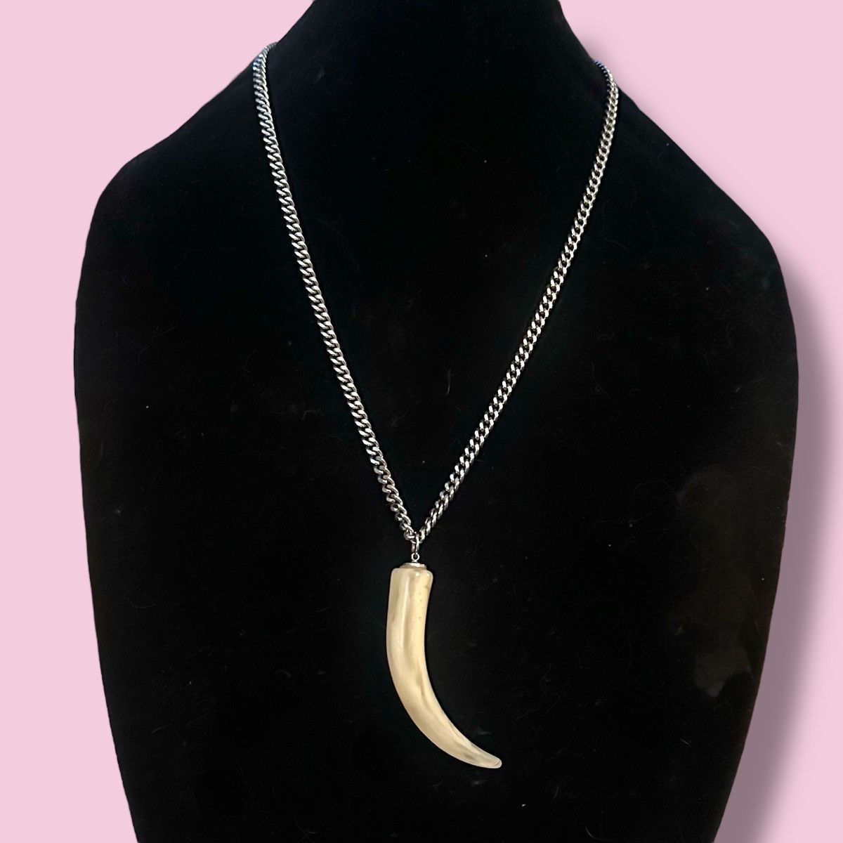 Other Silver tone large horn pendant necklace Size ONE SIZE - 1 Thumbnail