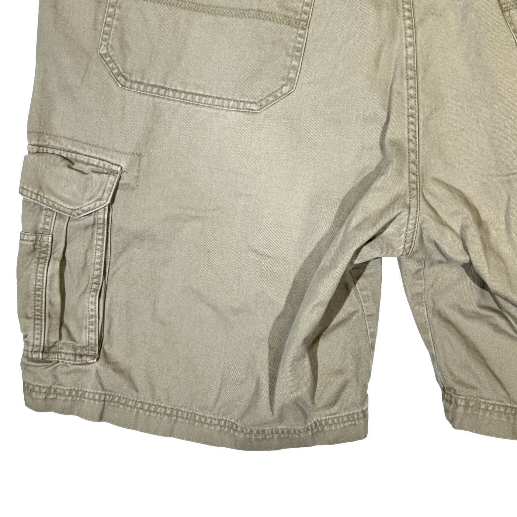 Wrangler Wrangler Hero Cargo Shorts Men’s 40 Khaki 100% Cotton Zip Fly Outdoor Workwear Casual/Workwear Men’s Size 40 Khaki Cotton Cargo Shorts Size US 40 / EU 56 - 7 Thumbnail