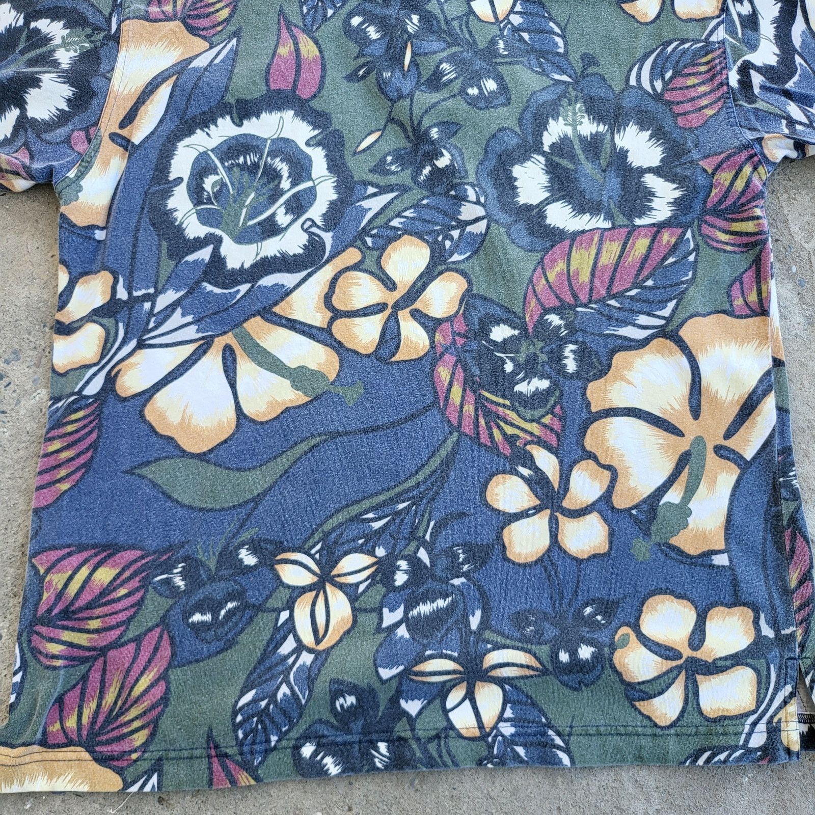 Tommy Bahama Vintage Tommy Bahama Polo Shirt Size L Blue Floral Hibiscus Size US L / EU 52-54 / 3 - 5 Thumbnail