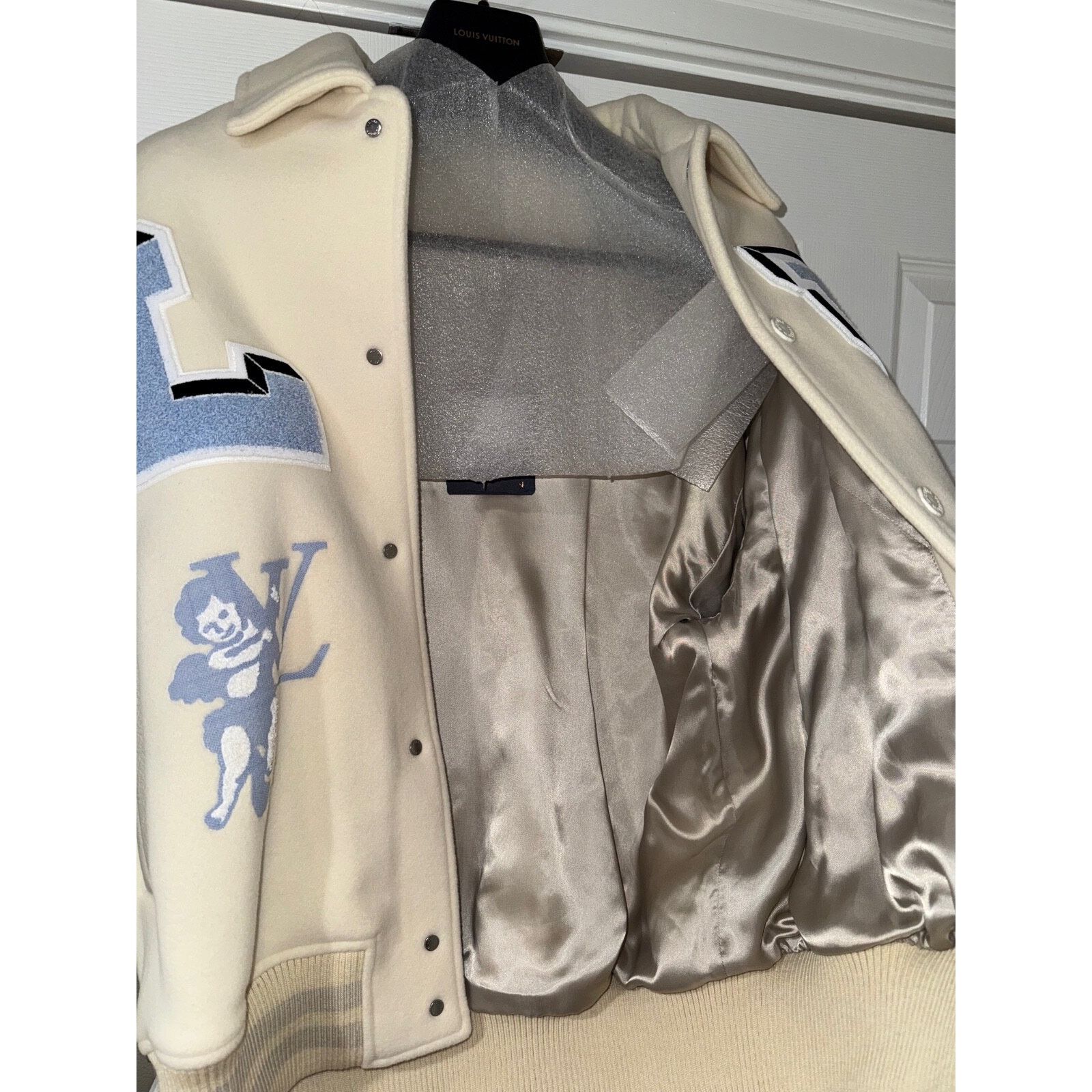 Louis Vuitton Louis Vuitton Leather Jacket Milky White Blue Patch 50 Size US M / EU 48-50 / 2 - 17 Thumbnail