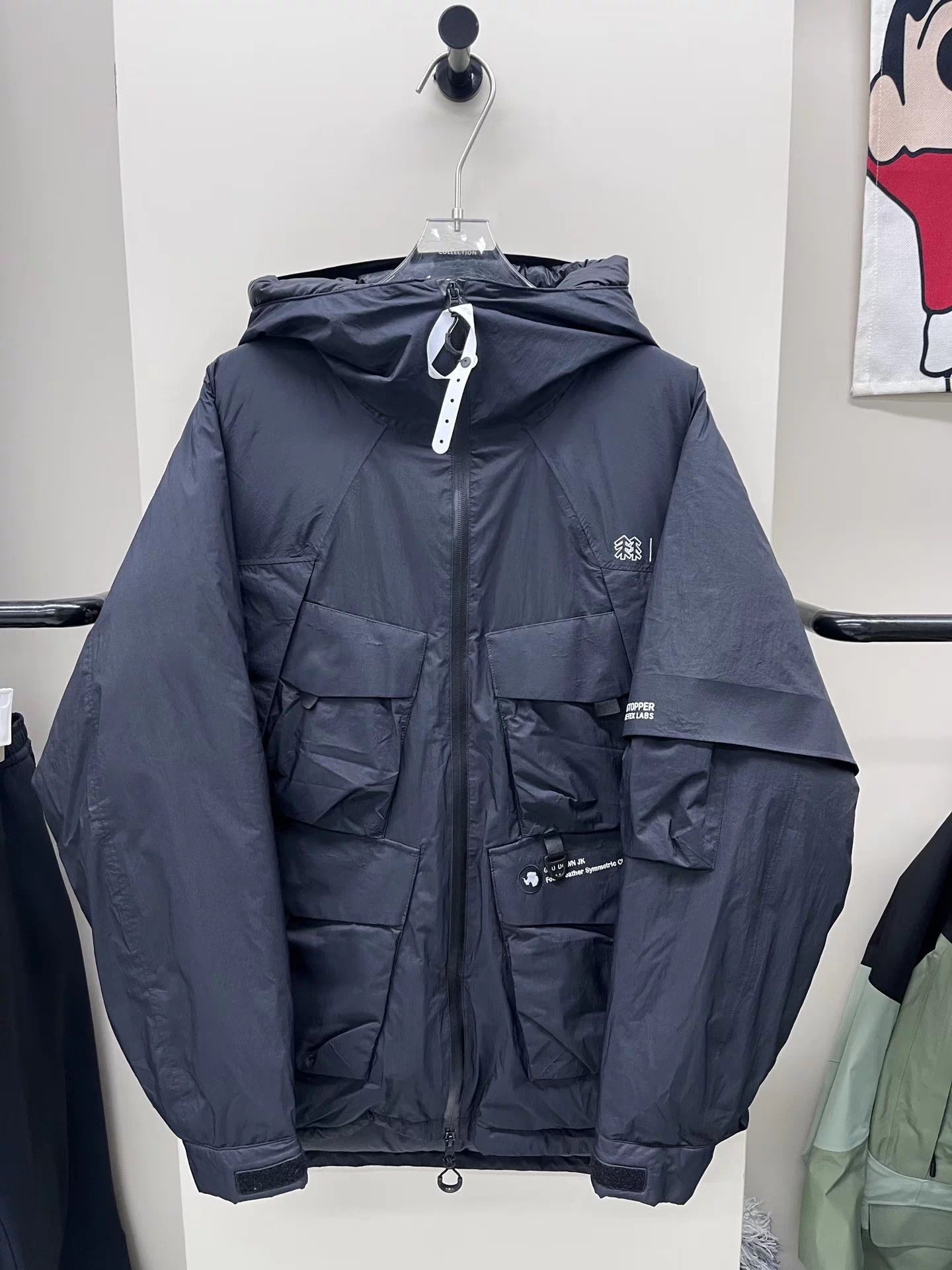 Other KOLON SPORT x COMFY ANTARCTICA GORE-TEX Down Jkt Black L Size US L / EU 52-54 / 3 - 1 Thumbnail