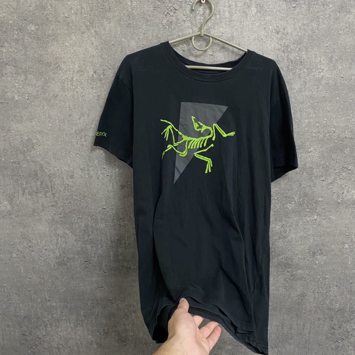 Arc'teryx Vintage Arc’teryx T-Shirt Big Logo Size US M / EU 48-50 / 2 - 2 Thumbnail