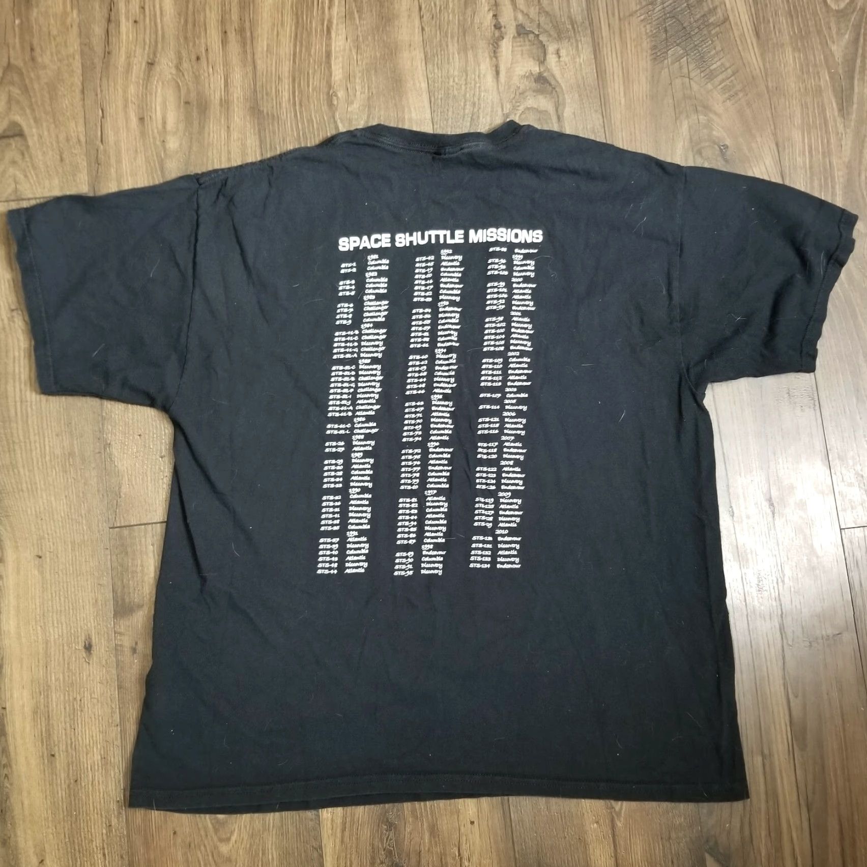 Gildan NASA Space Shuttle Missions Graphic T Shirt XL Black Mens Gildan Double-Sided Size US XL / EU 56 / 4 - 2 Thumbnail