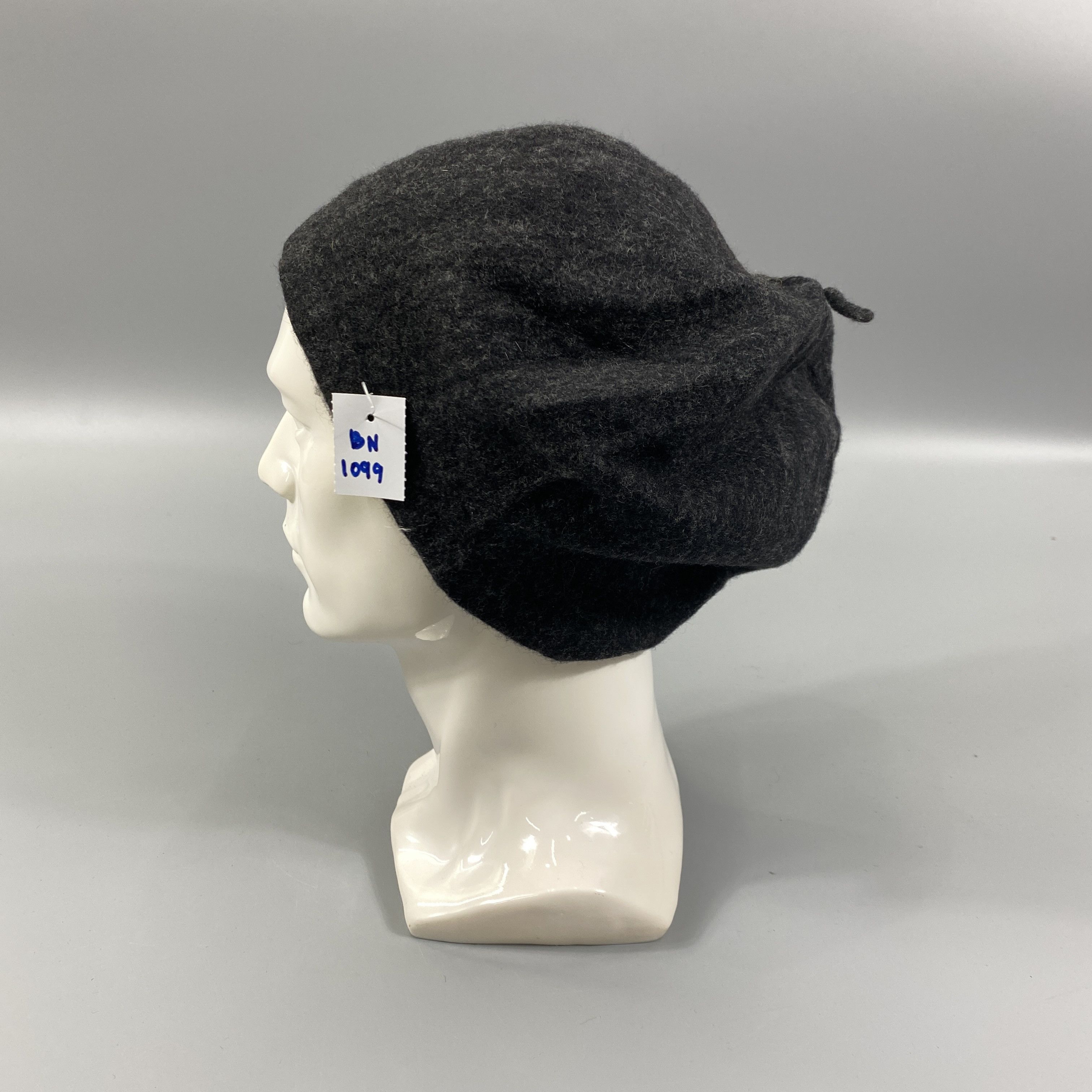 Japanese Brand Elle Plain Beanie Hats -BN1099 Size ONE SIZE - 1 Thumbnail