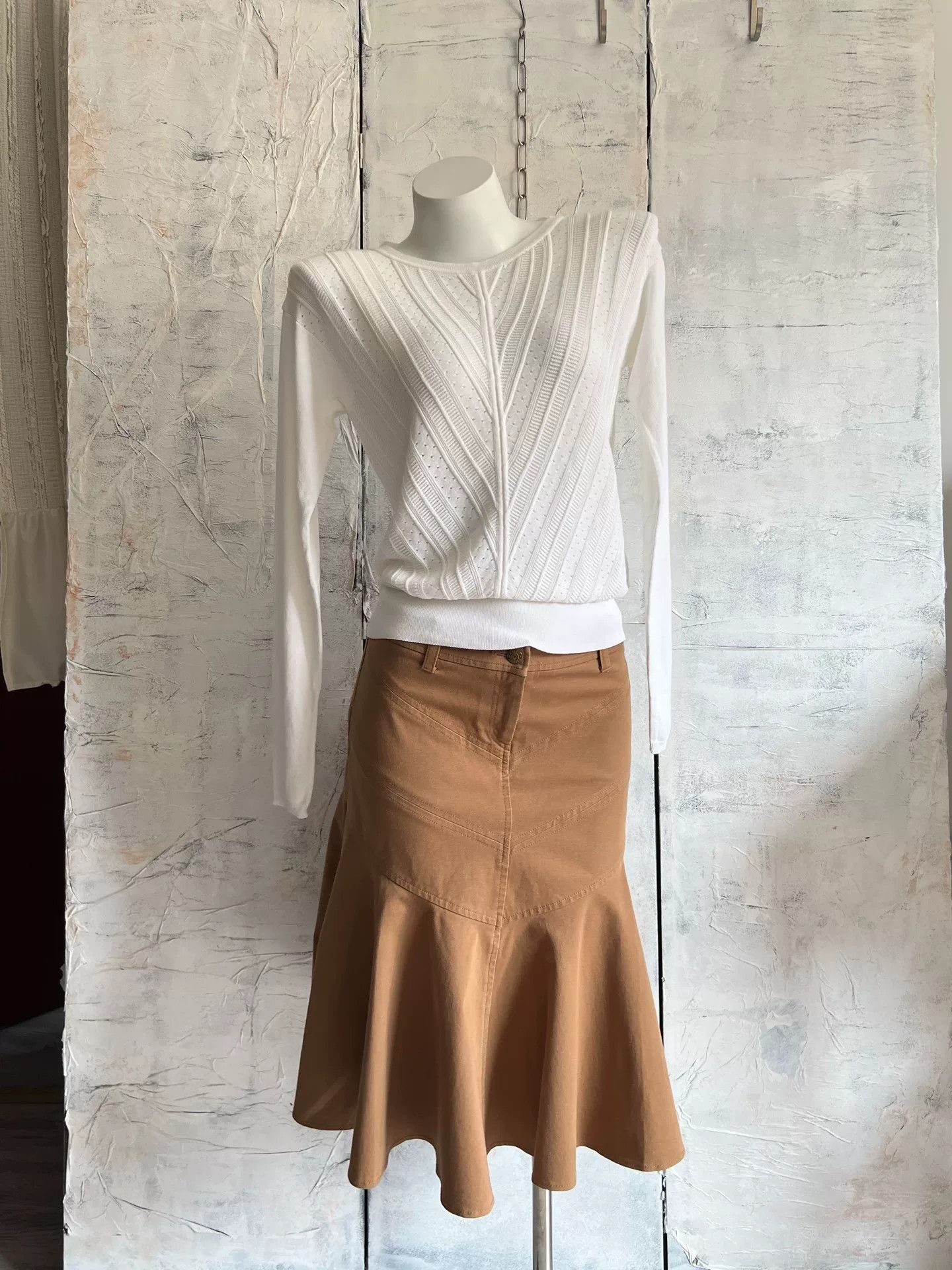 Max Mara Max Mara White Ribbed Long-Sleeve Knit Top Size M / US 6-8 / IT 42-44 - 1 Thumbnail