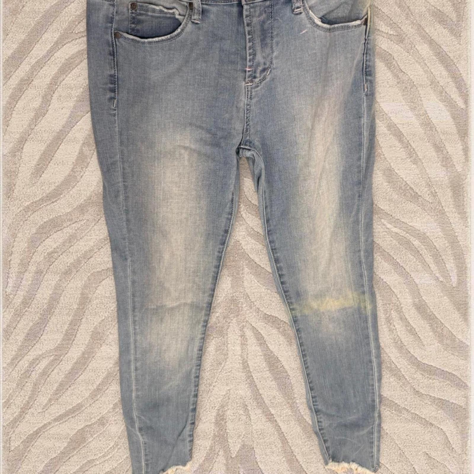 Other Articles of Society Light Wash Jeans- 25 Size 28" / US 6 / IT 42 - 4 Thumbnail