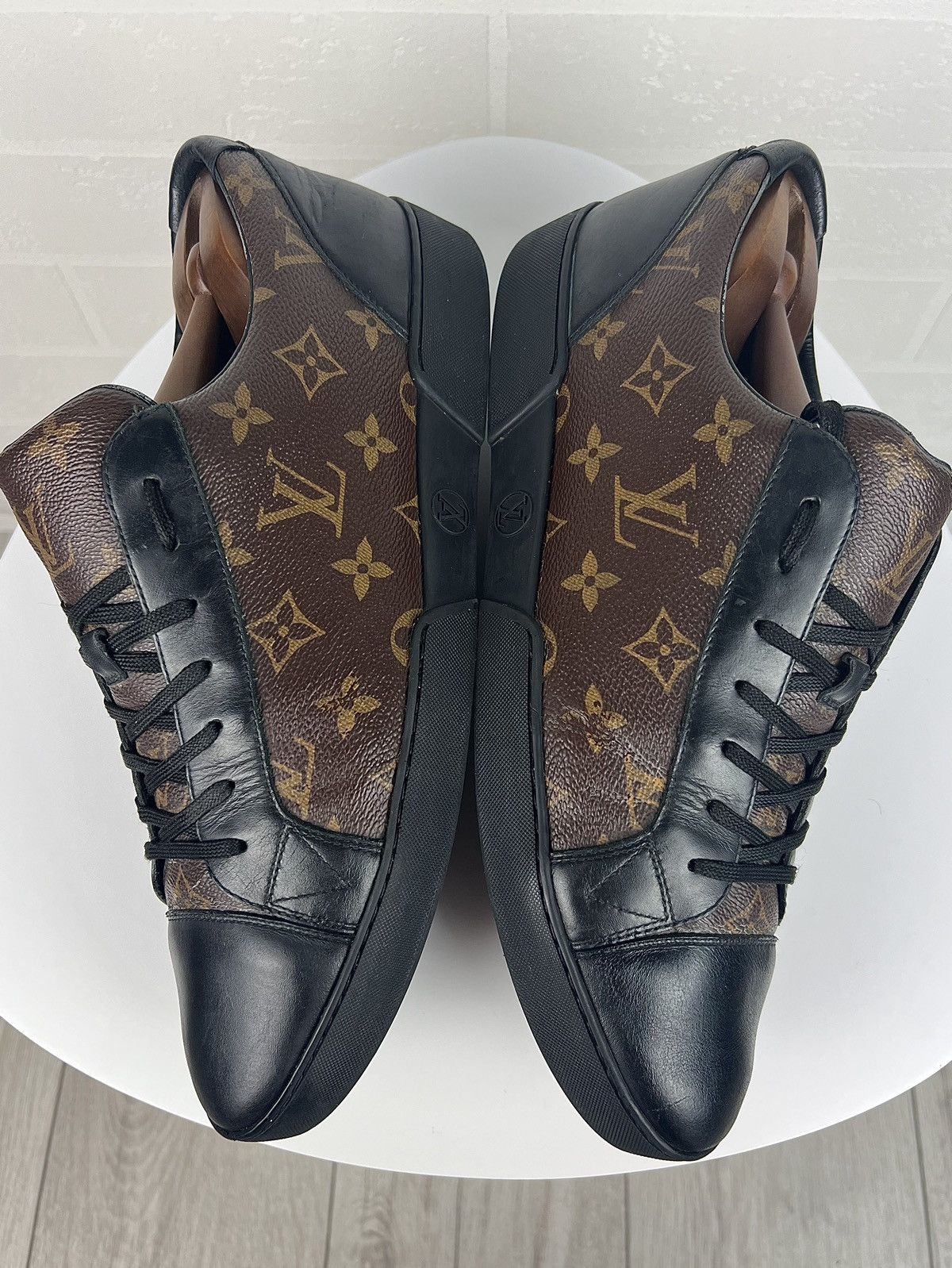 Louis Vuitton LOUIS VUITTON Sneakers Leather LV Monogram Canvas Logo Men’s Size US 11 / EU 44 - 14 Thumbnail