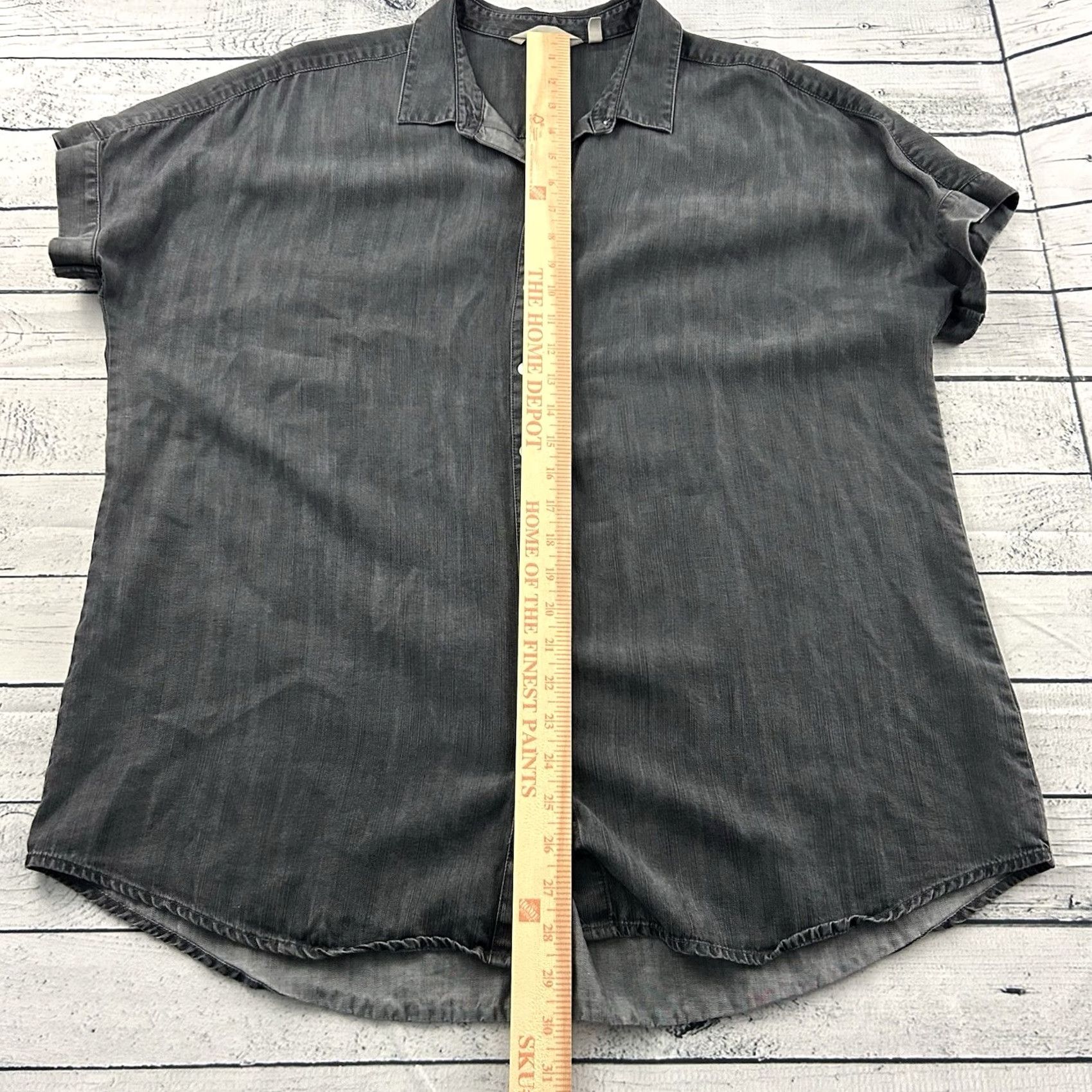 Soft Surroundings Soft Surroundings Short Sleeve Oversized Denim Button-Up Shirt Women's L Gray Size L / US 10 / IT 46 - 2 Thumbnail