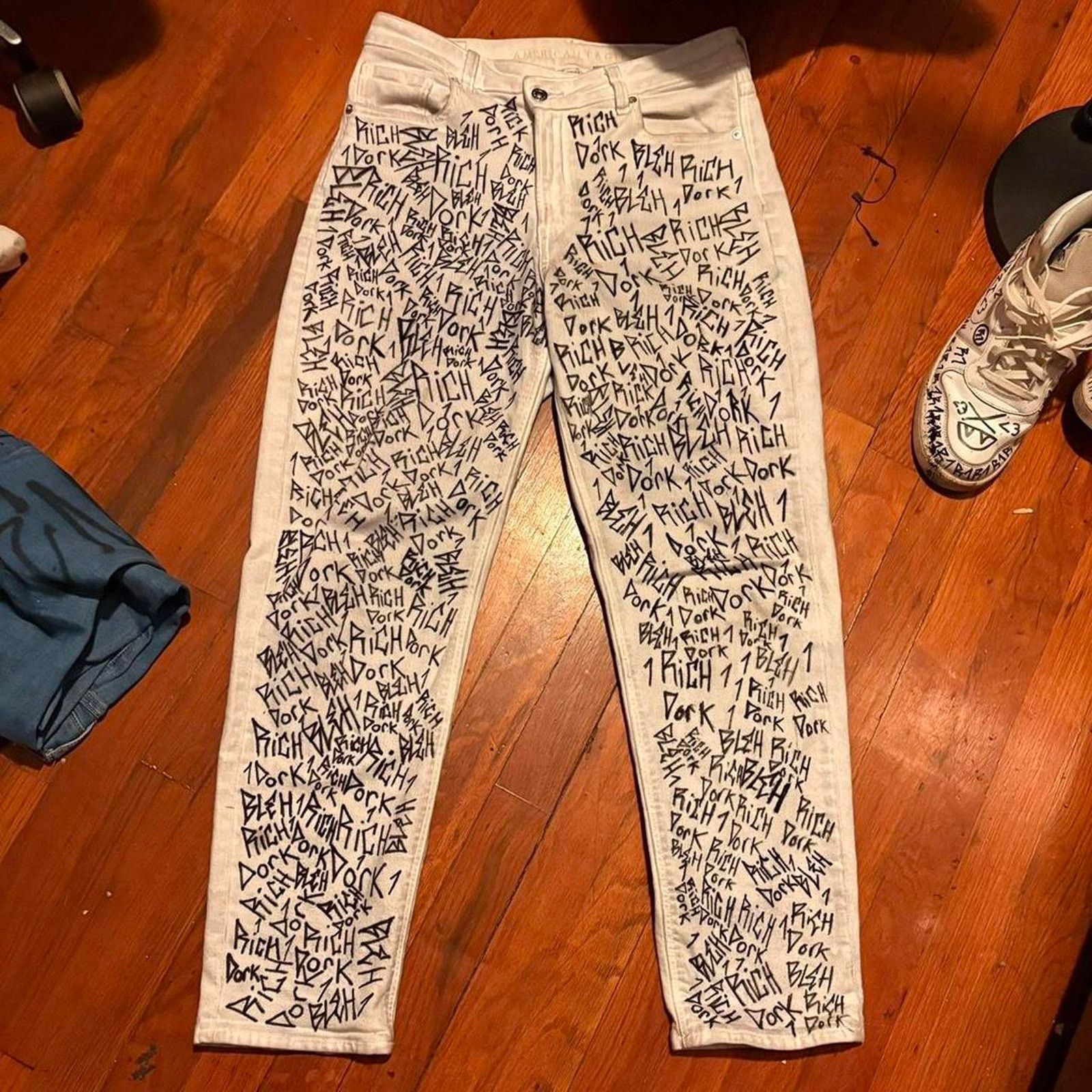 American eagle white jeans