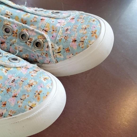 Designer Blowfish Malibu Cute Fun Butterflies Sz. 7.5 Sneakers Size US 7.5 / IT 37.5 - 6 Thumbnail