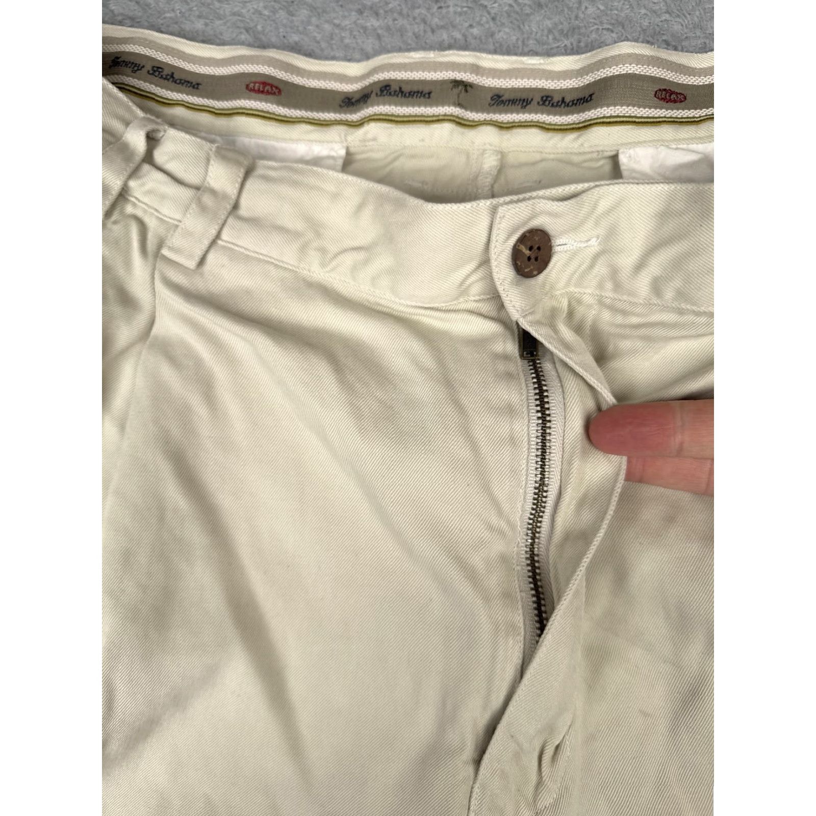 Tommy Bahama Tommy Bahama Shorts Mens 38 Beige Silk Relax Pleated Bermuda Casual Beach 38in Regular Size US 38 / EU 54 - 6 Thumbnail