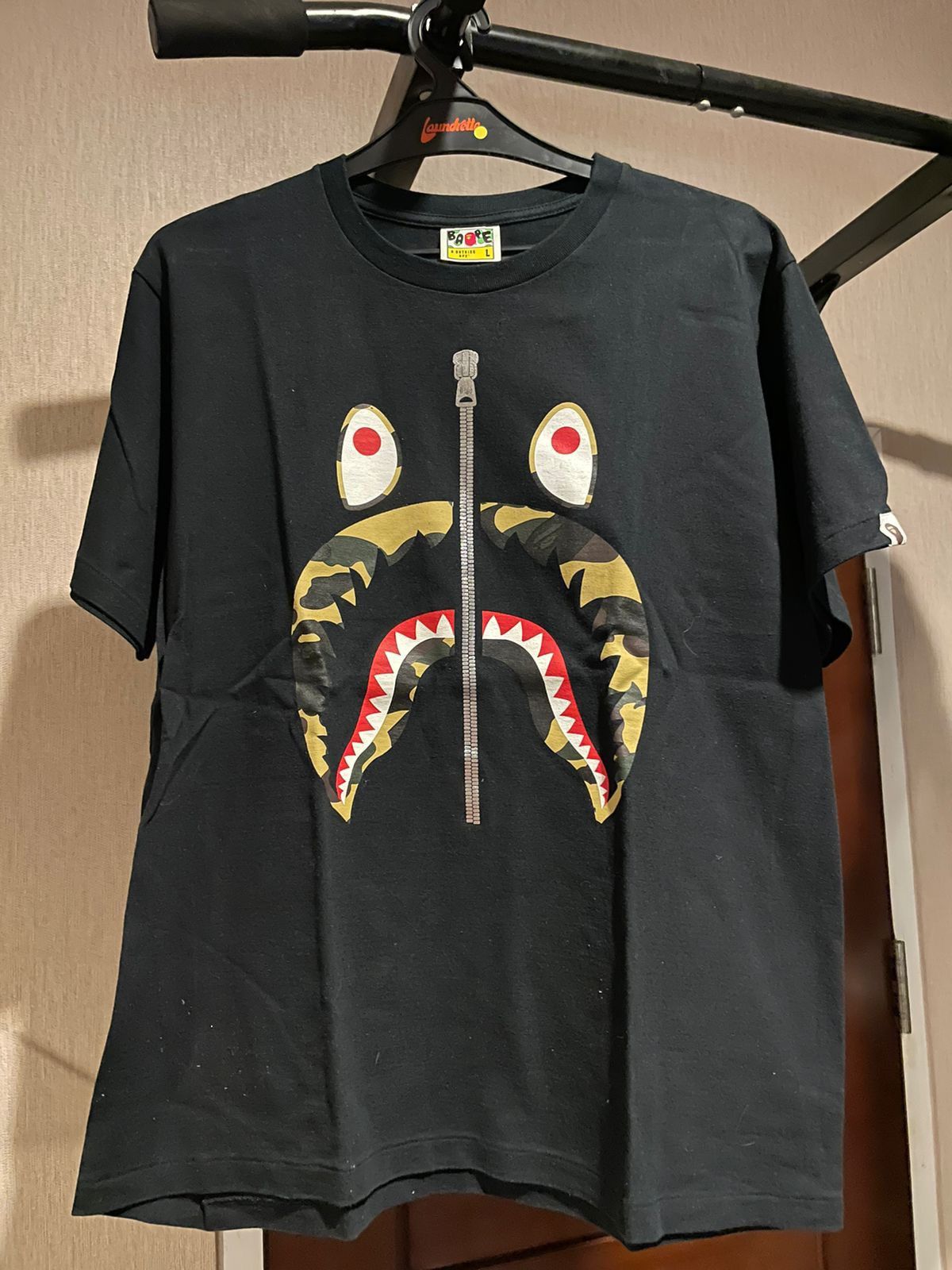 Bape 1st Camo Shark Tee Size US L / EU 52-54 / 3 - 1 Thumbnail
