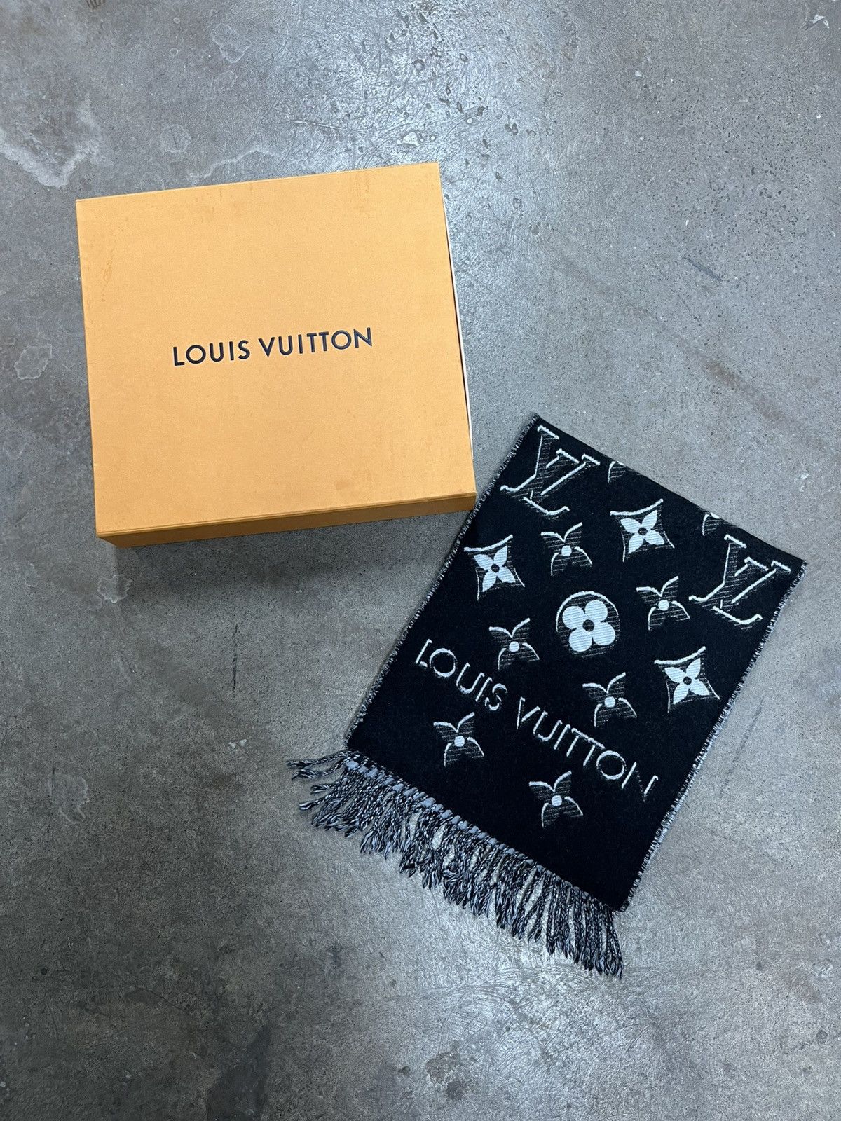 Louis Vuitton Louis Vuitton Scarf Size ONE SIZE - 2 Thumbnail