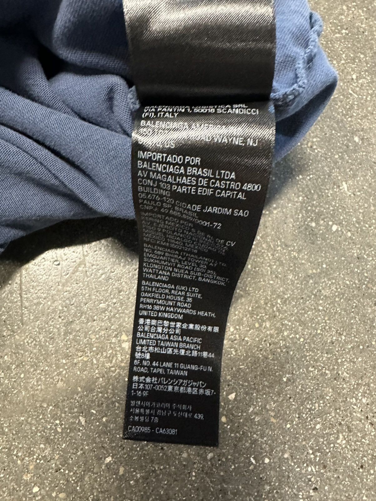 Balenciaga Balenciaga Burning Unity T-shirt blue Size US XXL / EU 58 / 5 - 7 Thumbnail