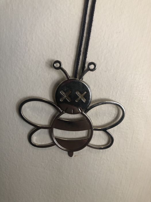 Dior x kaws on sale keychain