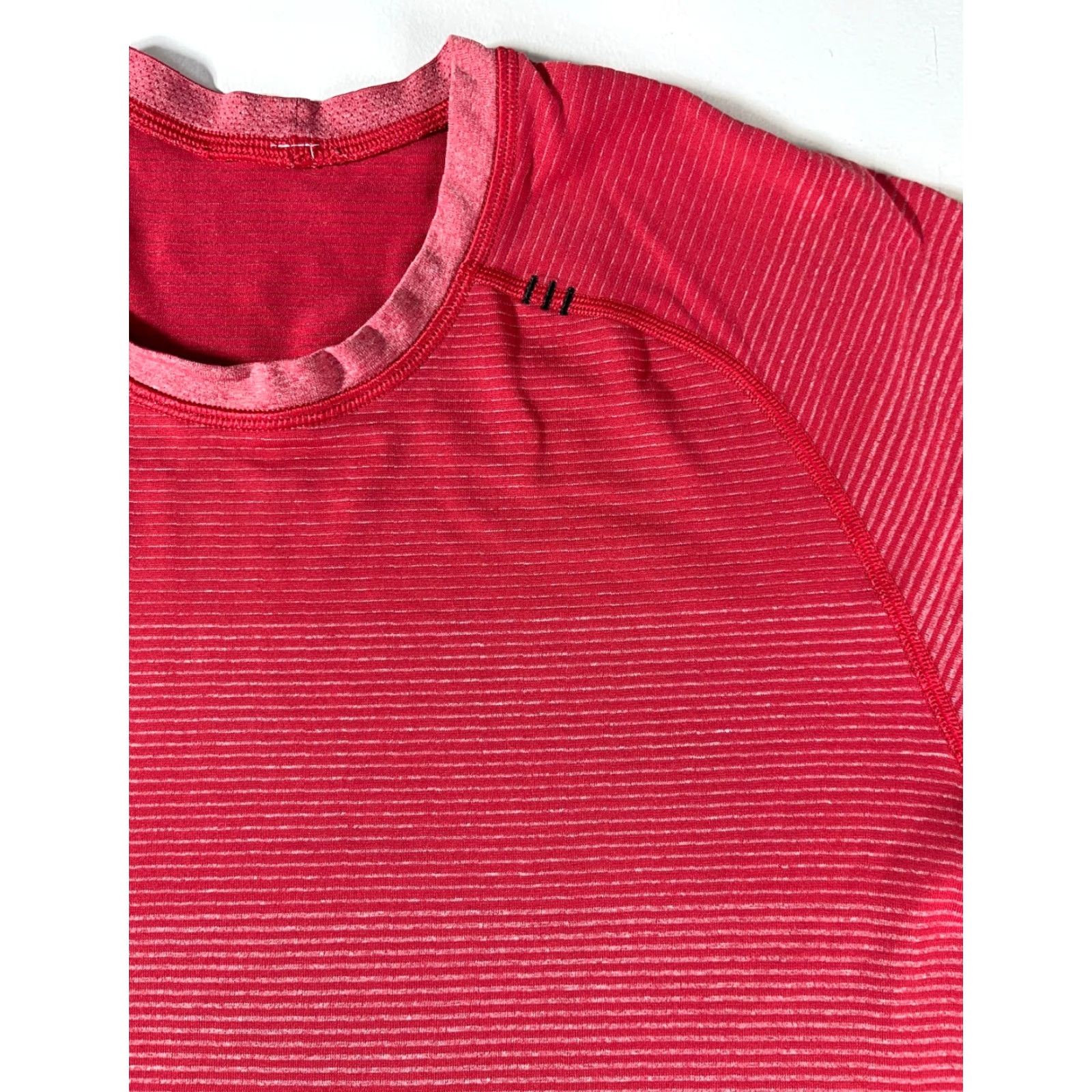 Lululemon VINTAGE Lululemon Metal Vent Tech T-Shirt Men Red L Size US L / EU 52-54 / 3 - 4 Thumbnail