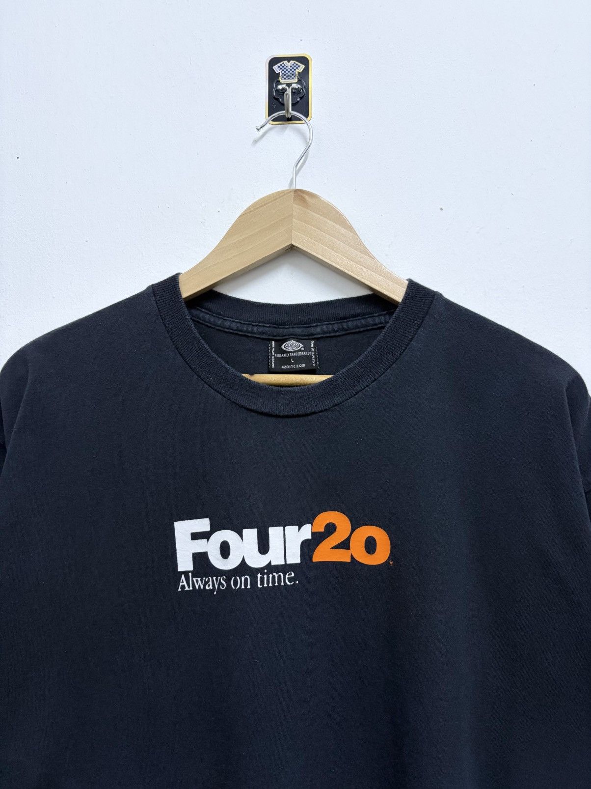 Santa Cruz Skateboards Vintage 90's Four 20 Skateboard Ripoff FedEx T-Shirt Size US L / EU 52-54 / 3 - 3 Thumbnail