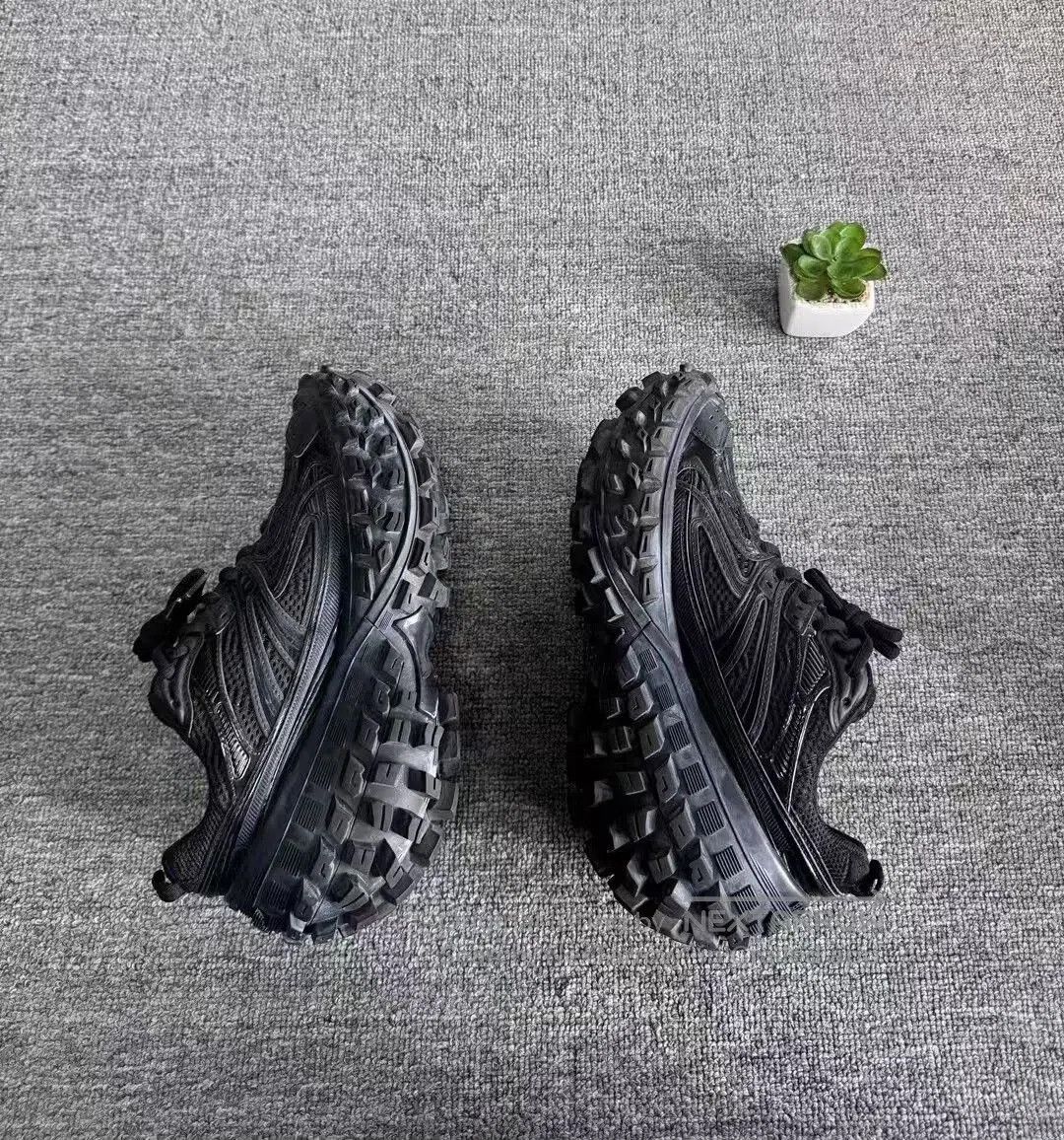 Balenciaga Balenciaga Tire Sneakers Size 37. Size US 6 / EU 39 - 2 Thumbnail