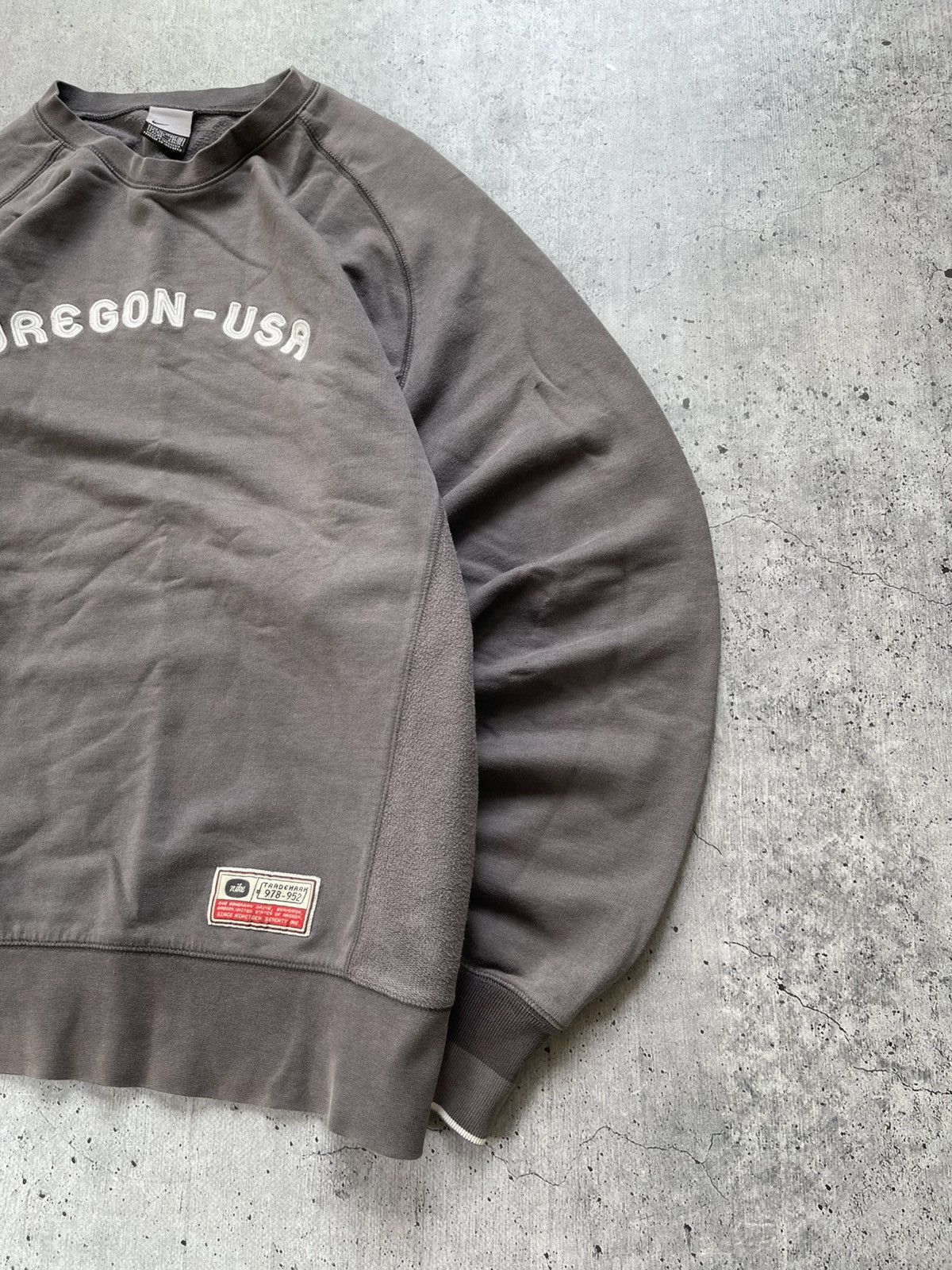 Nike × Vintage 🇺🇸 NIKE OREGON USA RETRO SWOOSH LOGO Y2K 90’s CREWNECK Size US XL / EU 56 / 4 - 5 Thumbnail