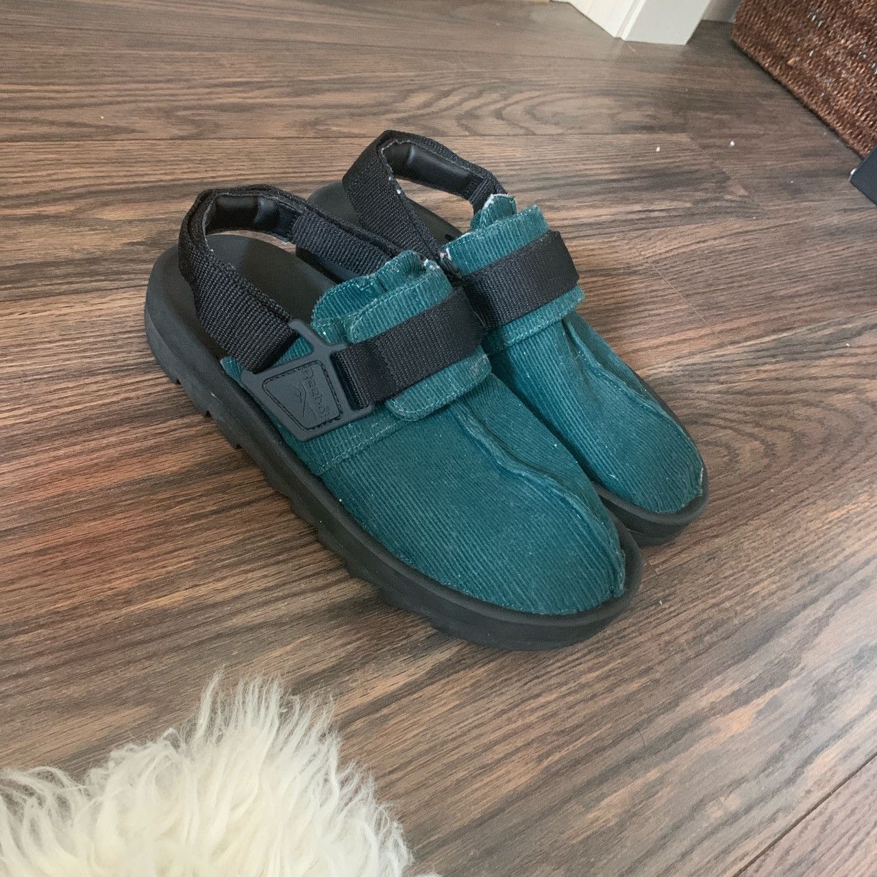 Reebok Reebok Sandals Size US 8 / EU 41 - 1 Thumbnail