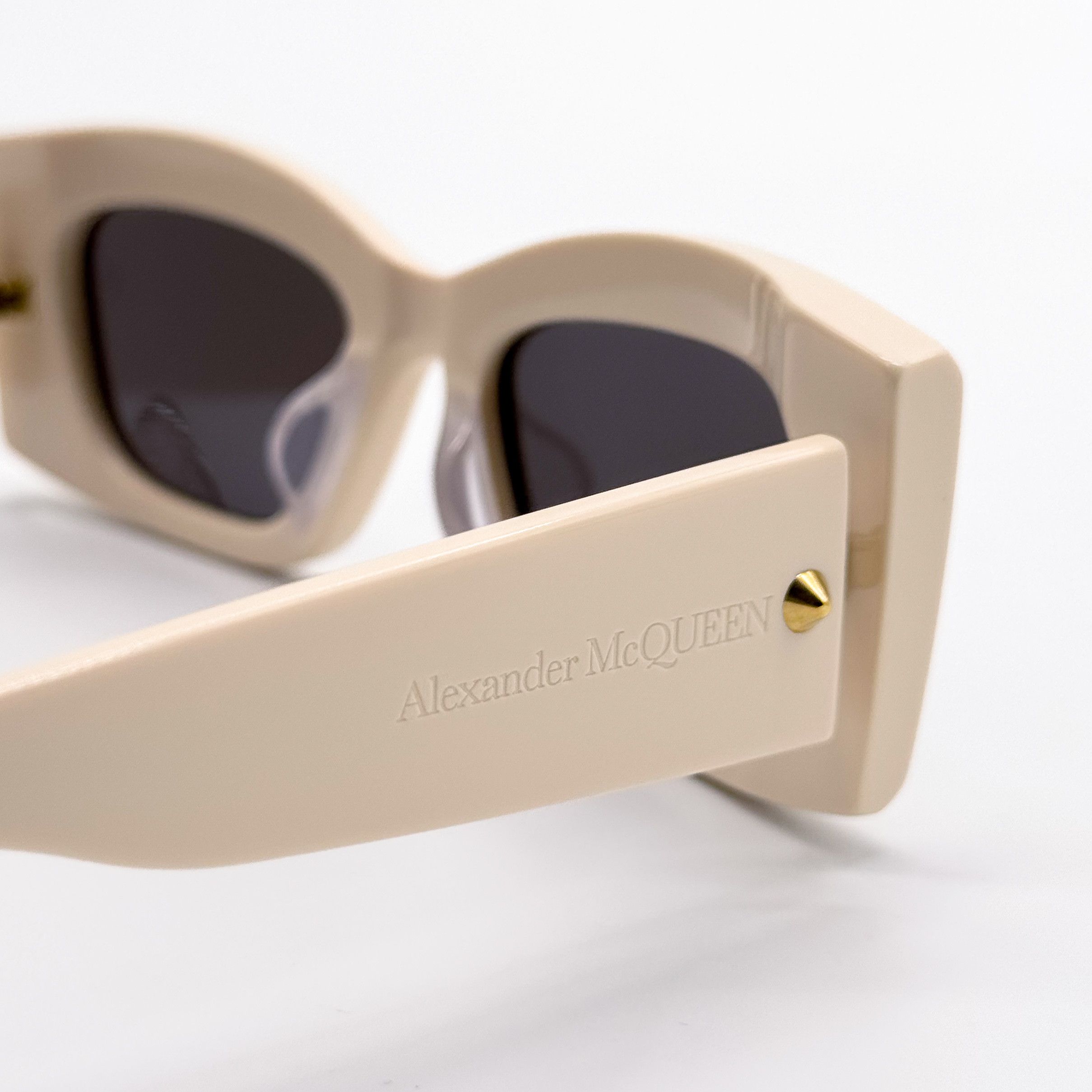 Alexander McQueen NEW ALEXANDER MCQUEEN AM0426S 005 IVORY SUNGLASSES Size ONE SIZE - 7 Thumbnail