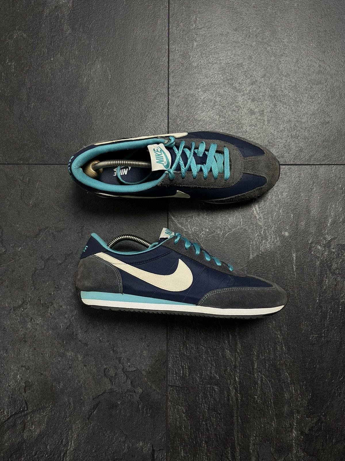 Streetwear Nike vintage low top 90s sneakers Size US 7 / EU 40 - 1 Thumbnail