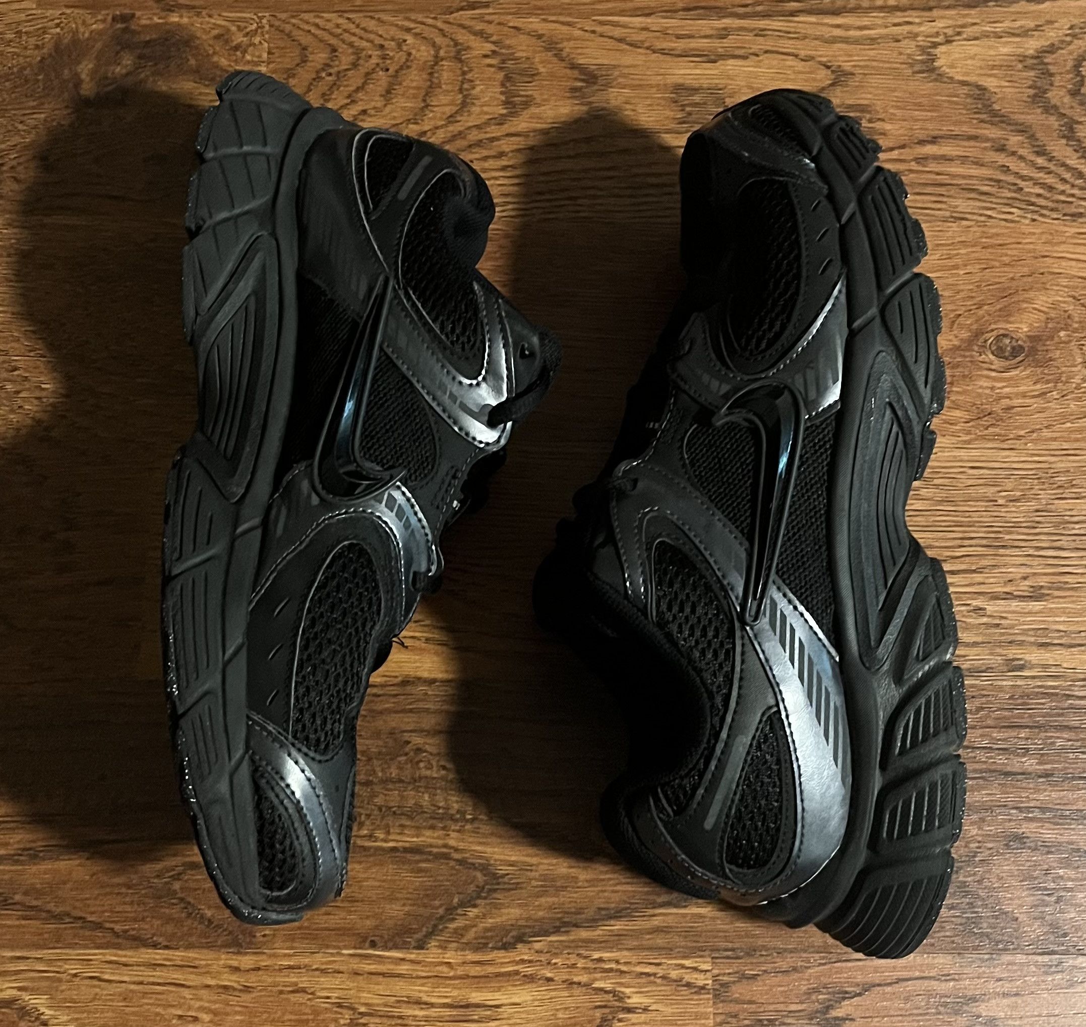 Nike Nike V2K Run Triple Black Anthracite Running Shoes Size US 10 / EU 43 - 2 Thumbnail