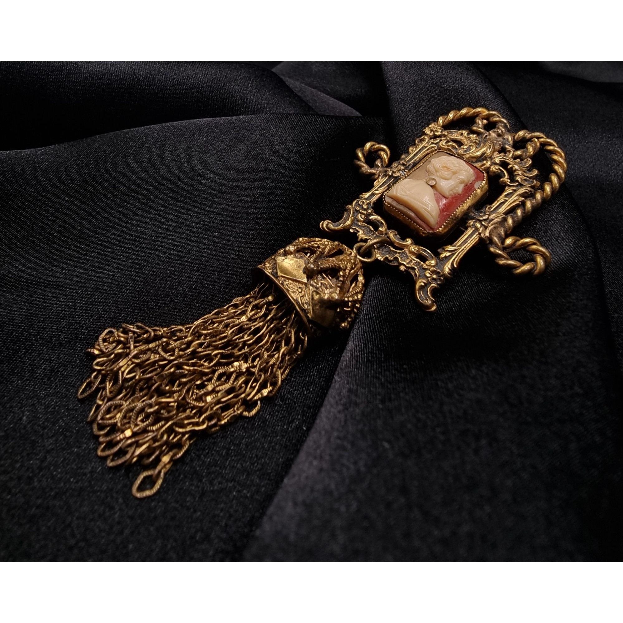 Vintage Antique Vintage 1910's-1940's Cameo Brooch With Tassel & Orn Size ONE SIZE - 4 Thumbnail