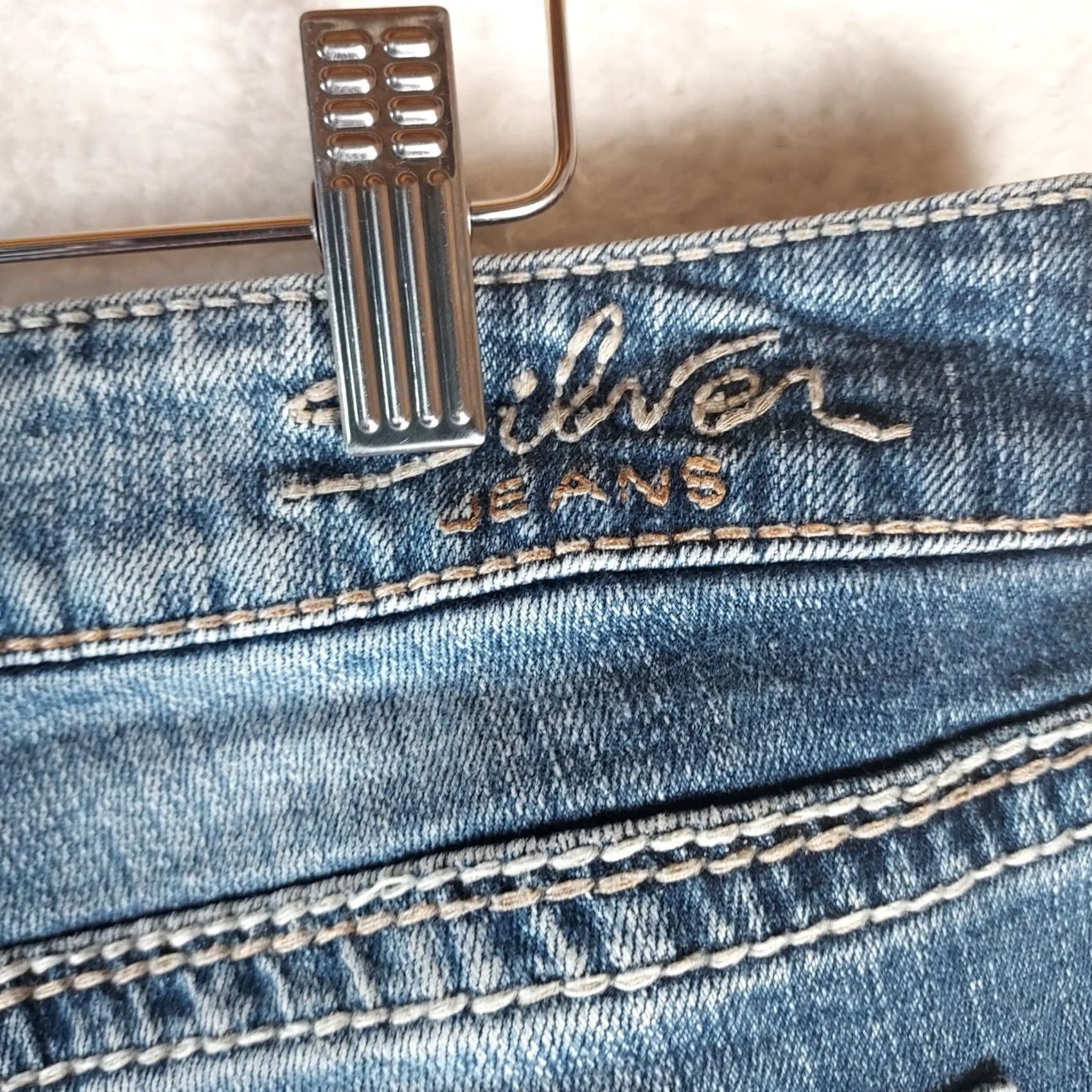 Silver Jeans Co. Silver Jeans Eden Flare Bootcut Denim Jeans Women’s 28x31 Medium Wash Blue 5-Pocket Zip Machine Washable Regular Size Type Womens Jeans Mens? Size 28" / US 6 / IT 42 - 3 Thumbnail